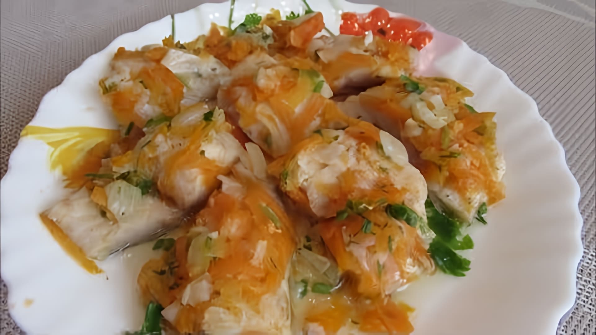 Видео как приготовить простое блюдо из рыбы и овощей