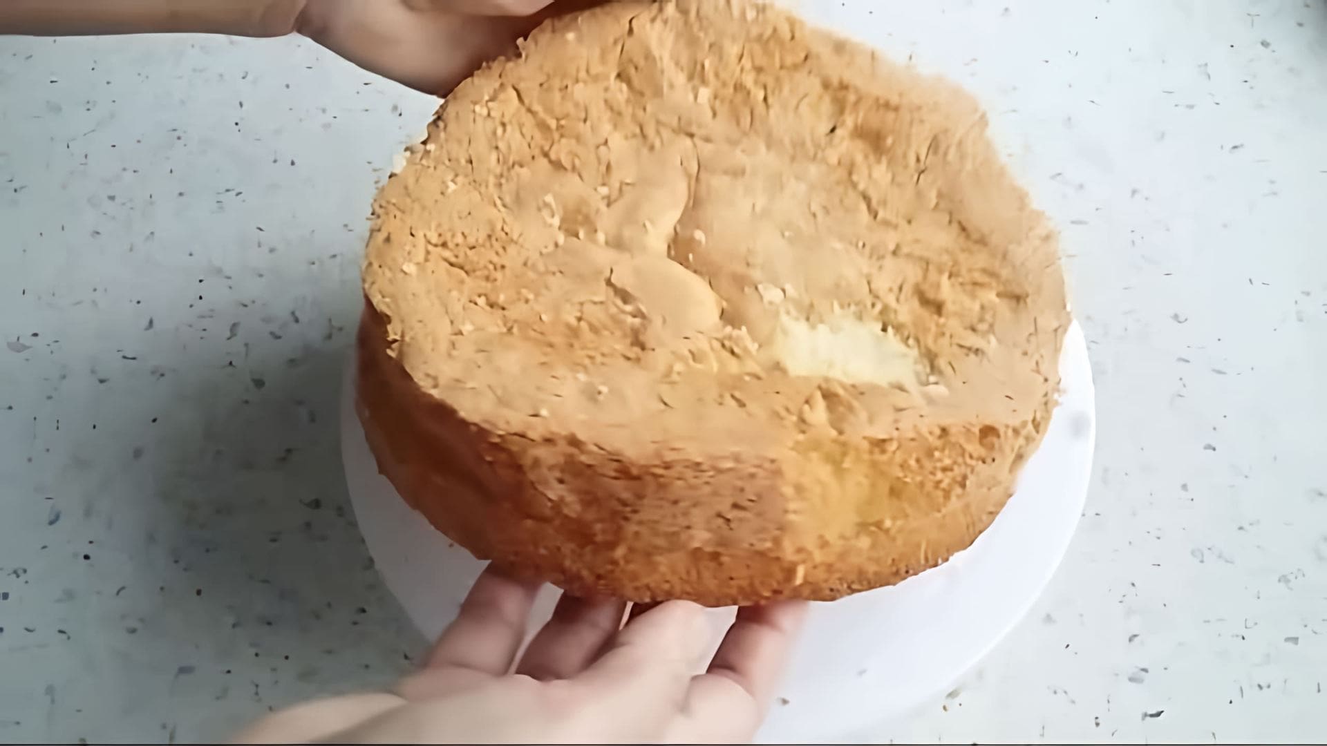 В этом видео Наталья Бардина готовит бисквит на самоподнимающейся муке