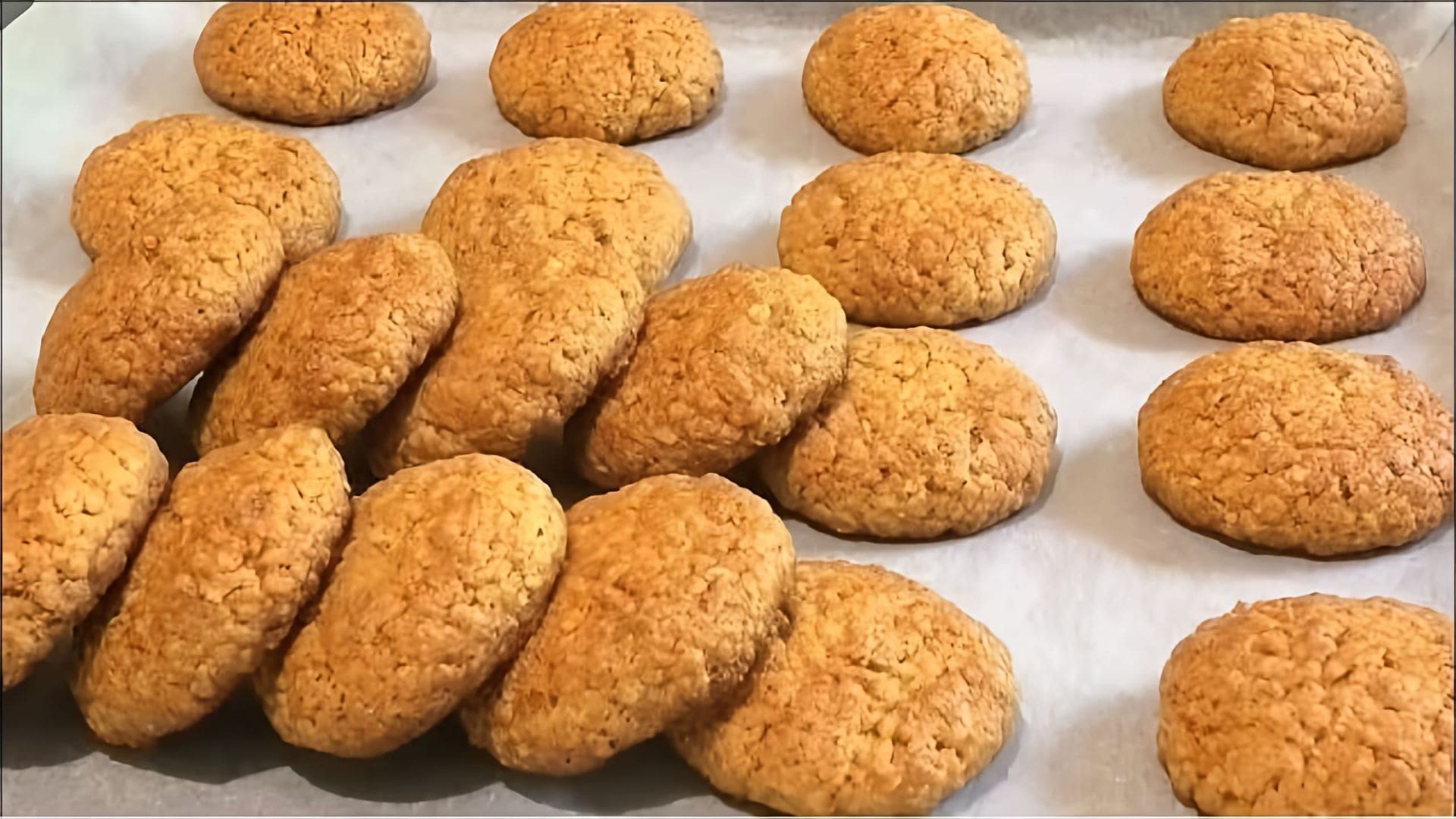 В этом видео демонстрируется рецепт приготовления овсяного печенья с орехами