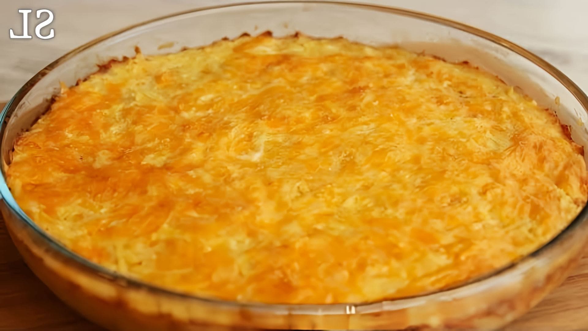 В этом видео Саша показывает, как приготовить картофельную запеканку с сыром
