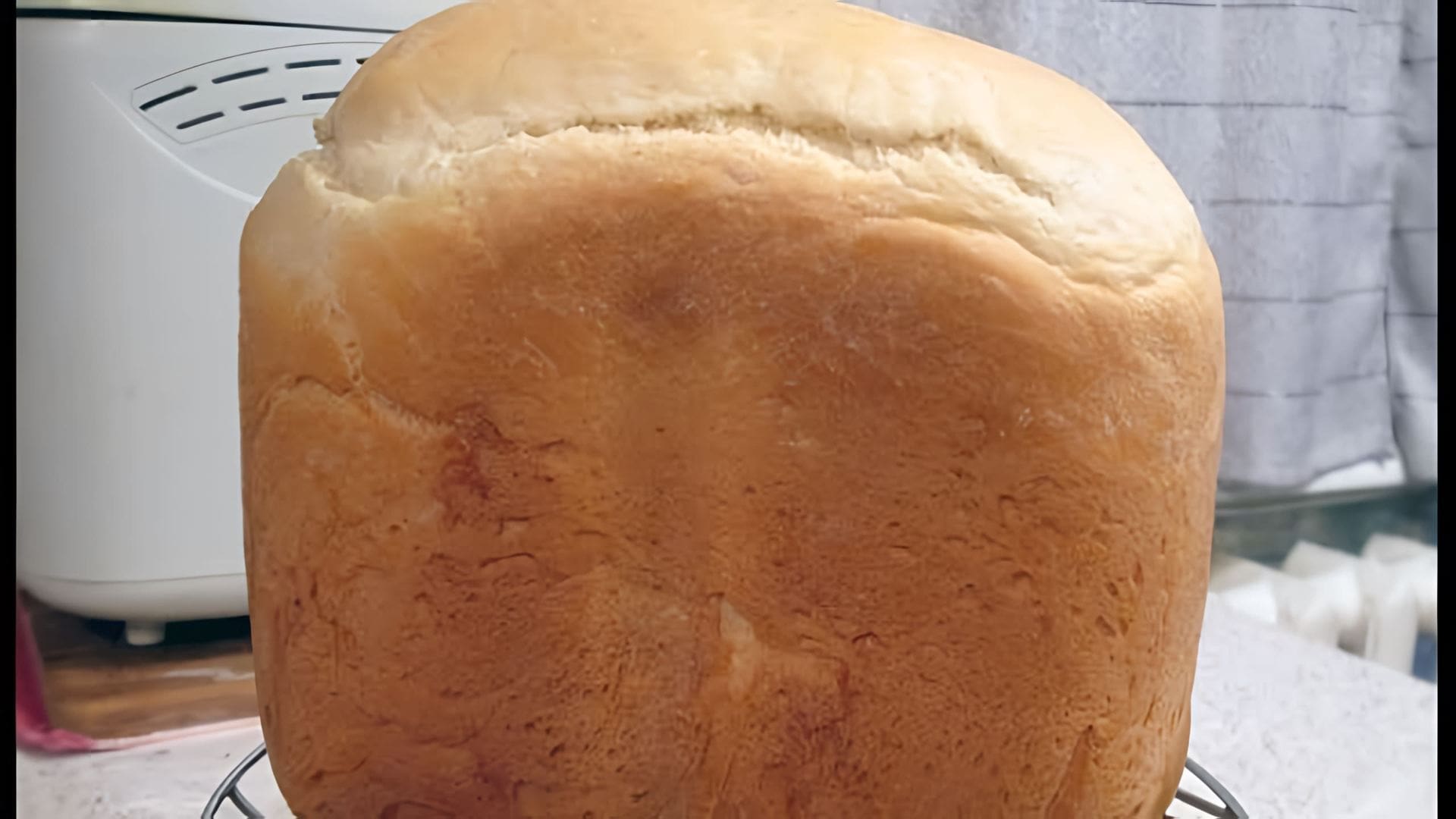 Рецепт : Хлеб в хлебопечке ( как испечь самый лучший хлеб в хлебопечке ). Мужчина на кухне. 