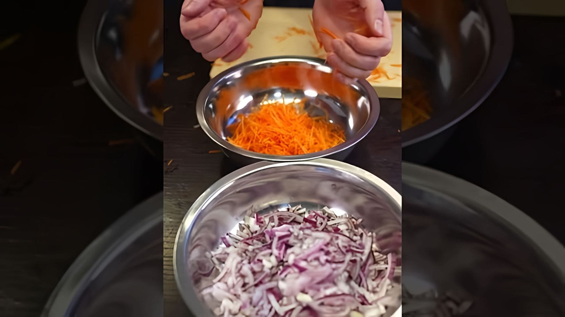 В этом видео демонстрируется рецепт приготовления одной из лучших недорогих закусок