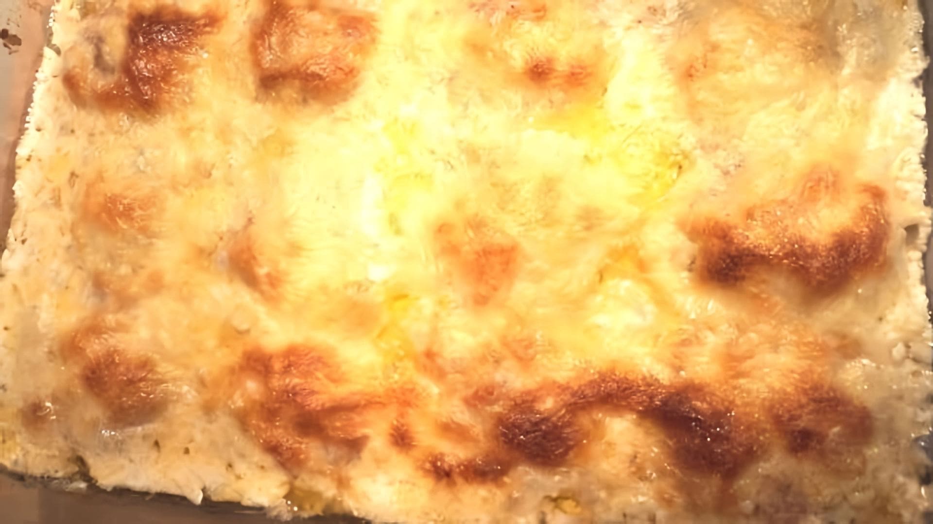 В этом видео демонстрируется процесс приготовления ежиков в сливочно-сырном соусе