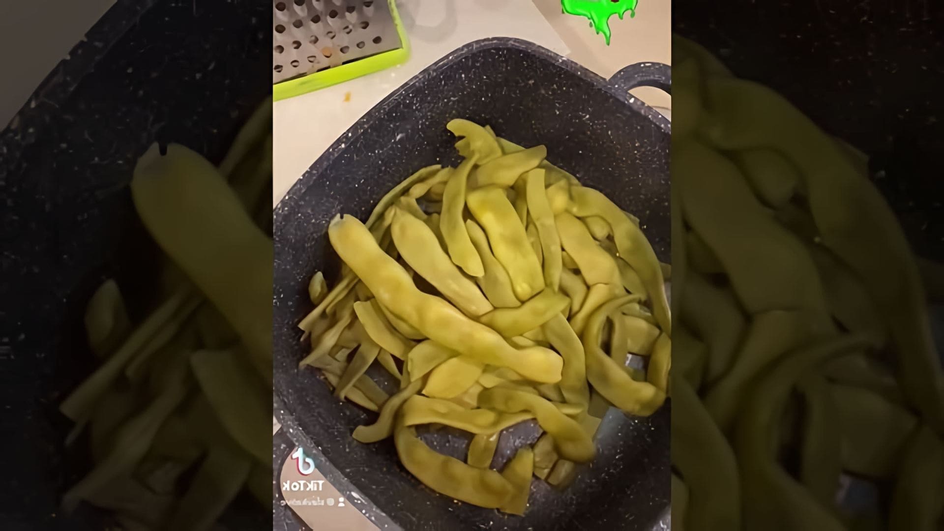 Рецепт быстро и вкусно: Молодые стручки фасоли

В этом видео-ролике я покажу, как приготовить вкусное и быстрое блюдо из молодых стручков фасоли