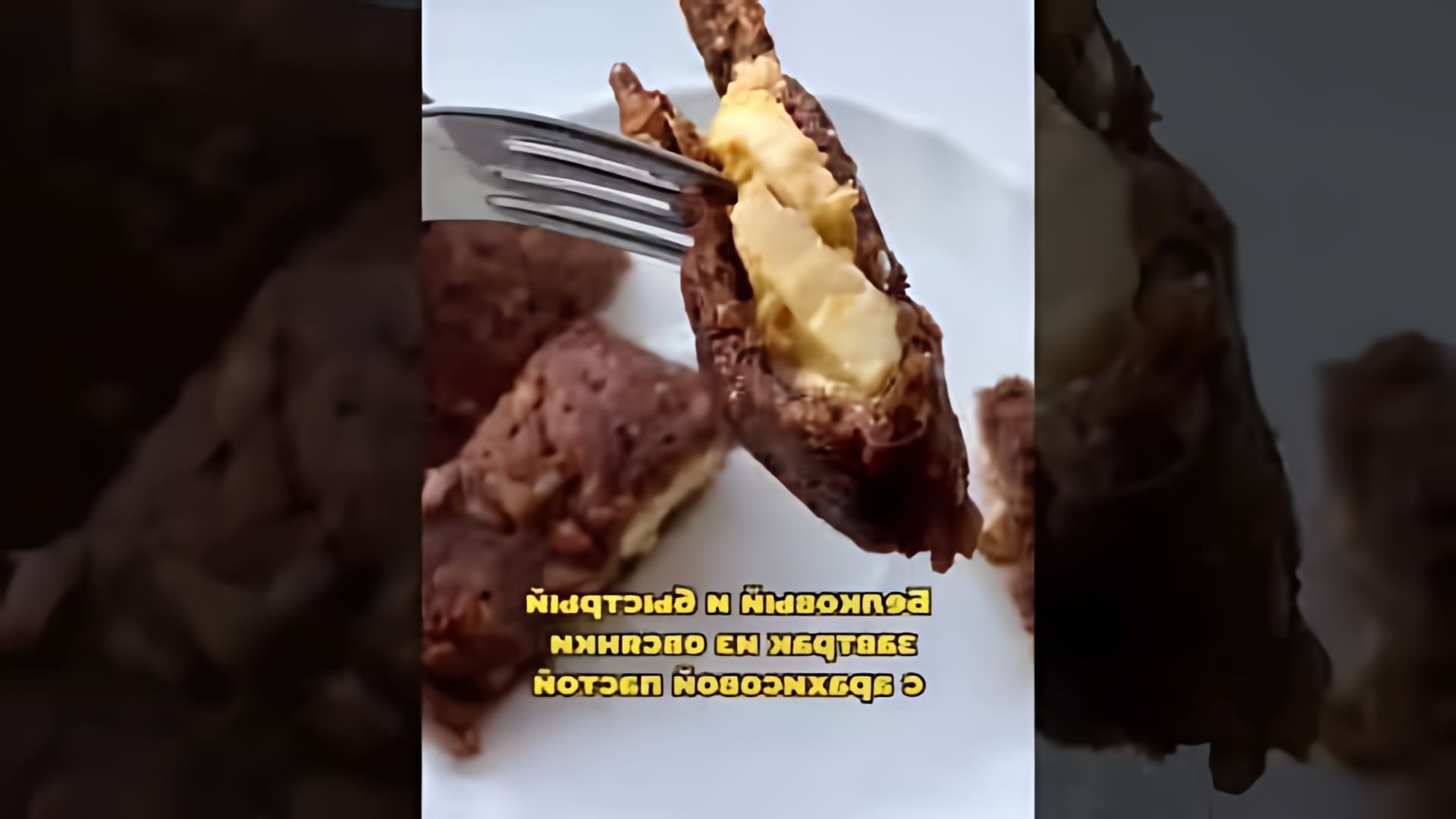 В этом видео демонстрируется приготовление быстрого и вкусного белкового завтрака из овсянки и арахисовой пасты