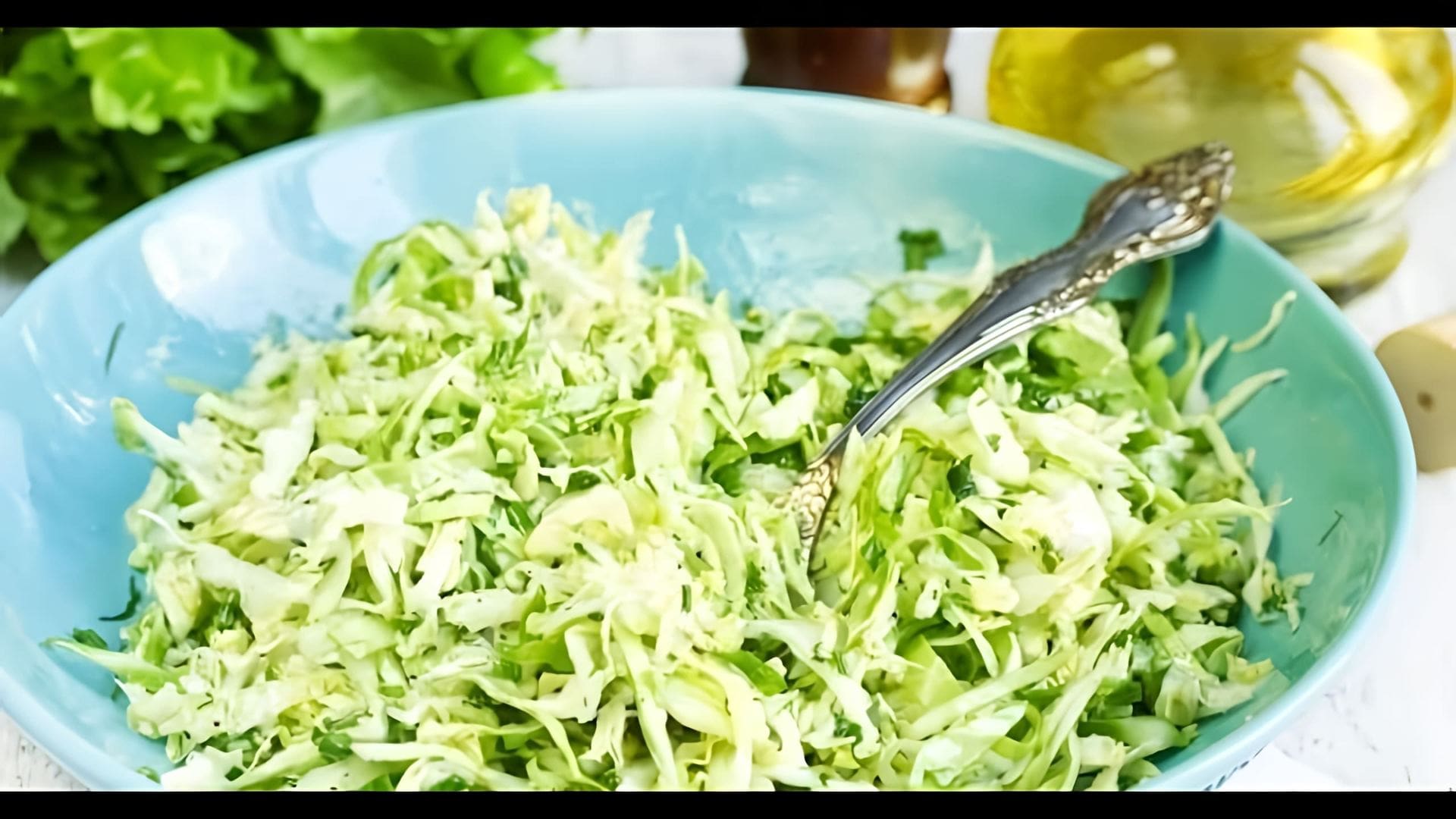 Салат из свежей капусты как в столовой - это вкусное и простое блюдо, которое можно приготовить в домашних условиях