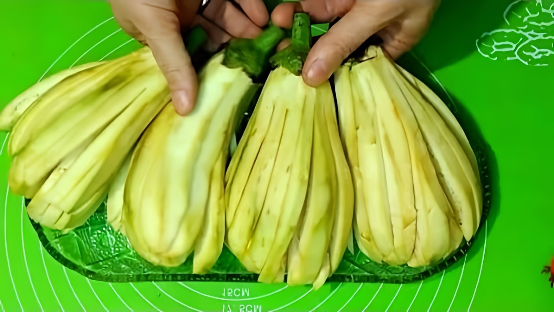 В этом видео-ролике рассказывается о том, как баклажаны могут быть вкуснее мяса и почему стоит попробовать их