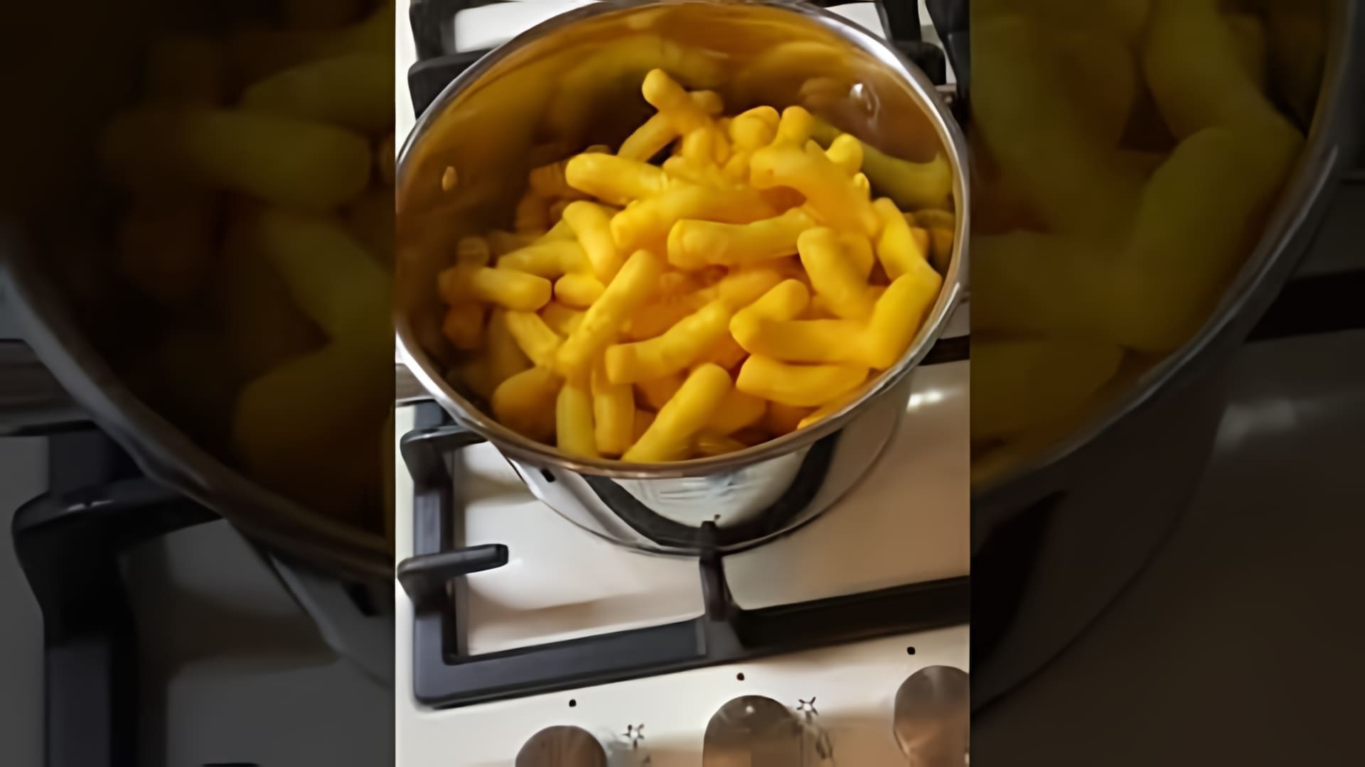 В этом видео-ролике будет представлен рецепт приготовления макарон с Читос, который стал популярным в ТикТоке