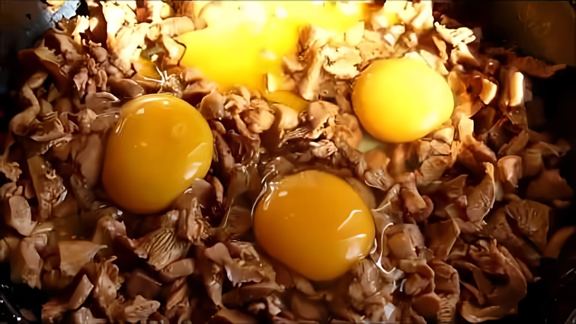 В этом видео Наталья Горбачева показывает, как приготовить вкусные лисички на сковороде