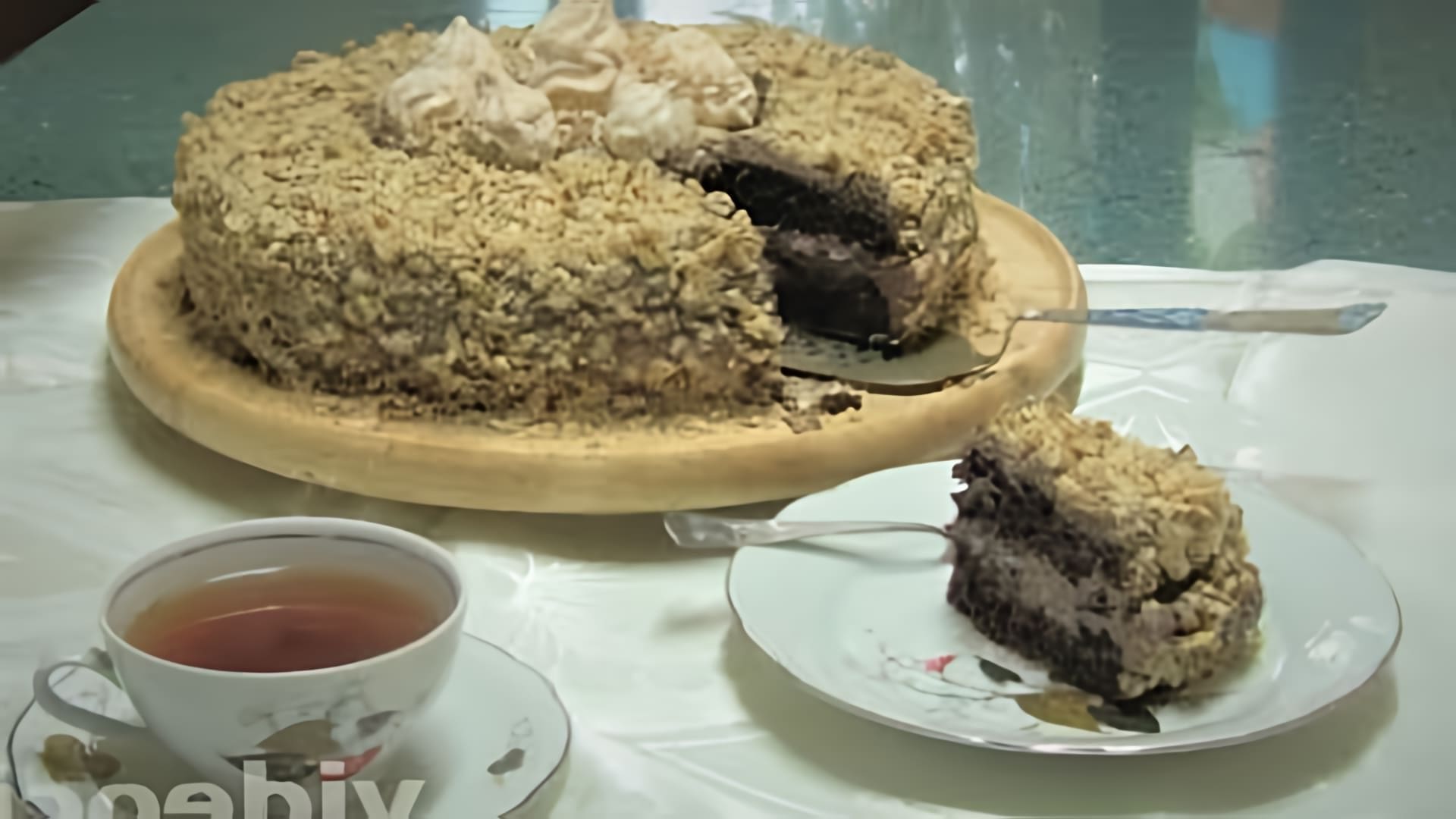 В этом видео демонстрируется рецепт приготовления пражского торта "Прага"