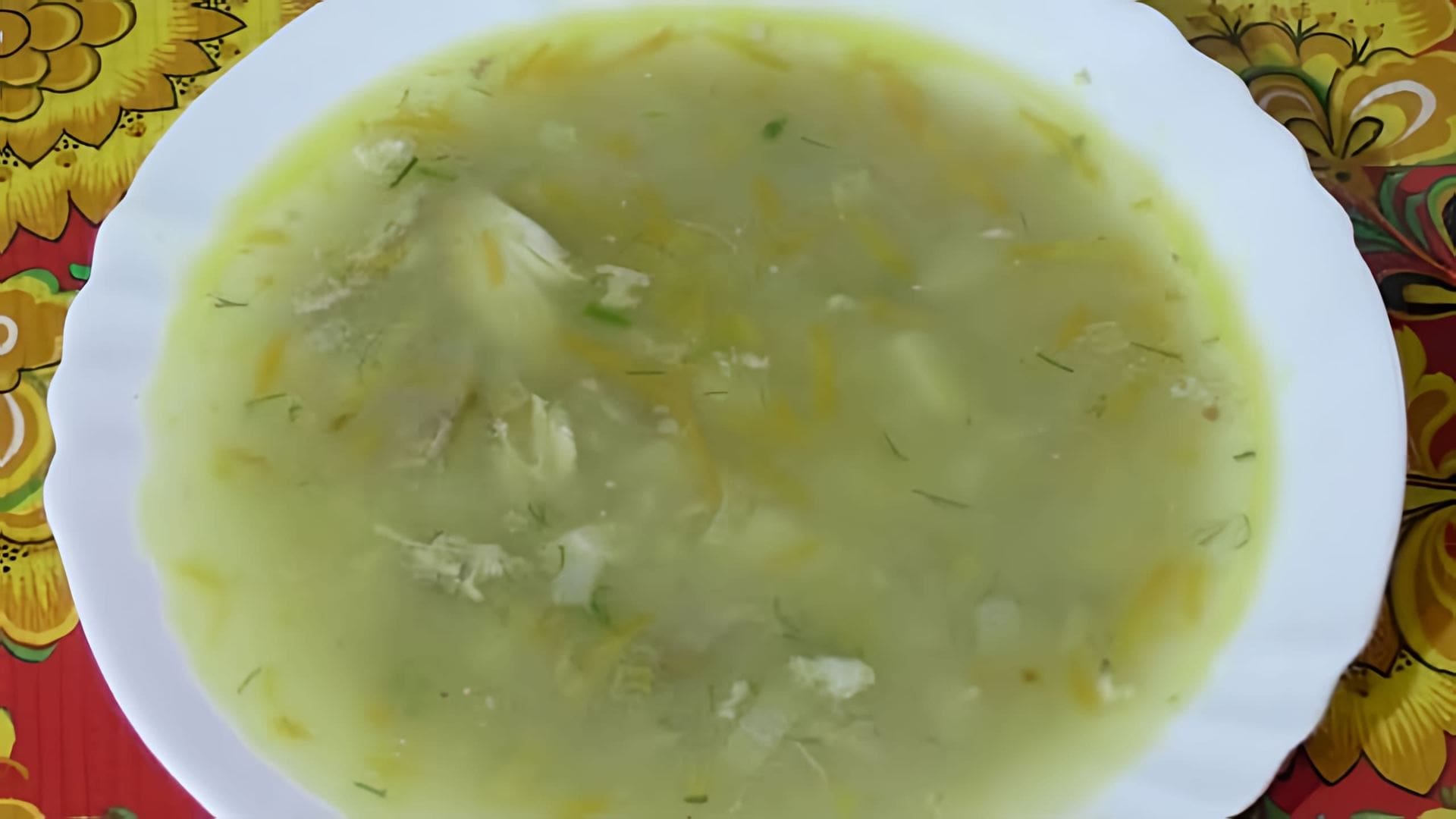 В этом видео демонстрируется процесс приготовления вкусного и простого супа с пшеничной крупой