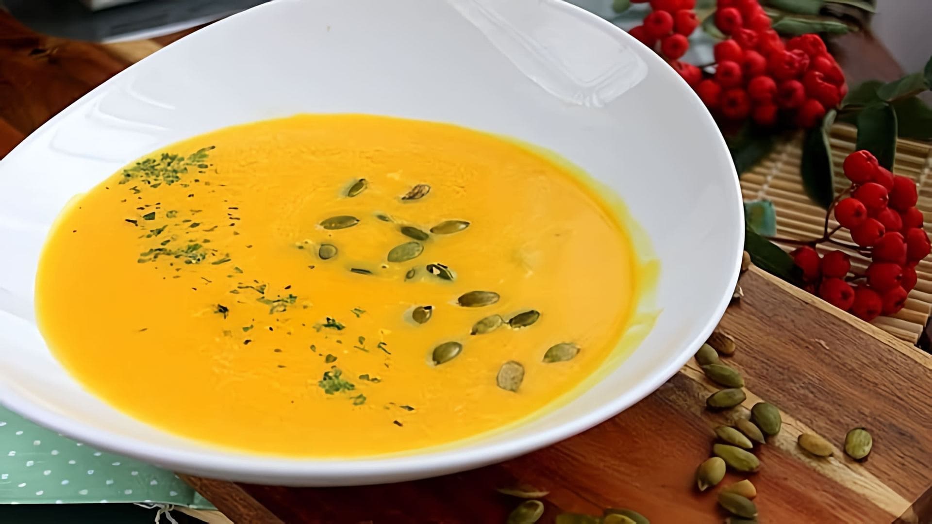 В этом видео-ролике будет представлен рецепт классического тыквенного супа-пюре