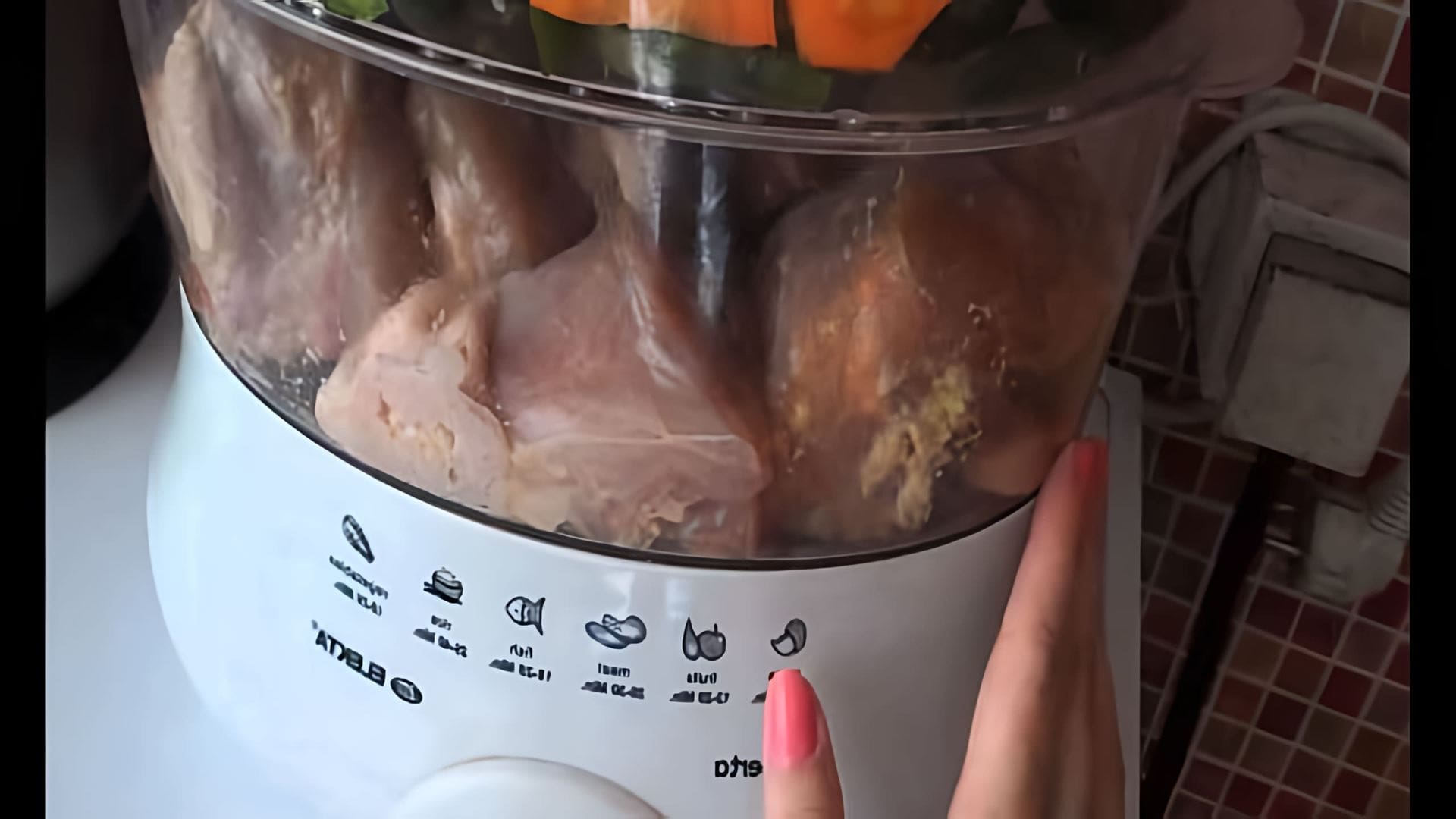 Видео как приготовить простое блюдо из куриной грудки в пароварке