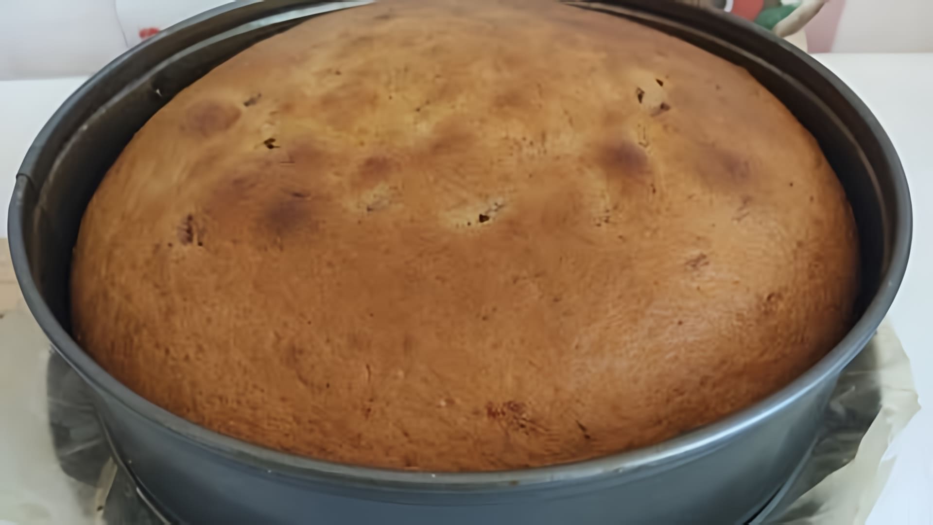 В данном видео Наталья Лапухина показывает процесс приготовления пирога-коврижки на молоке