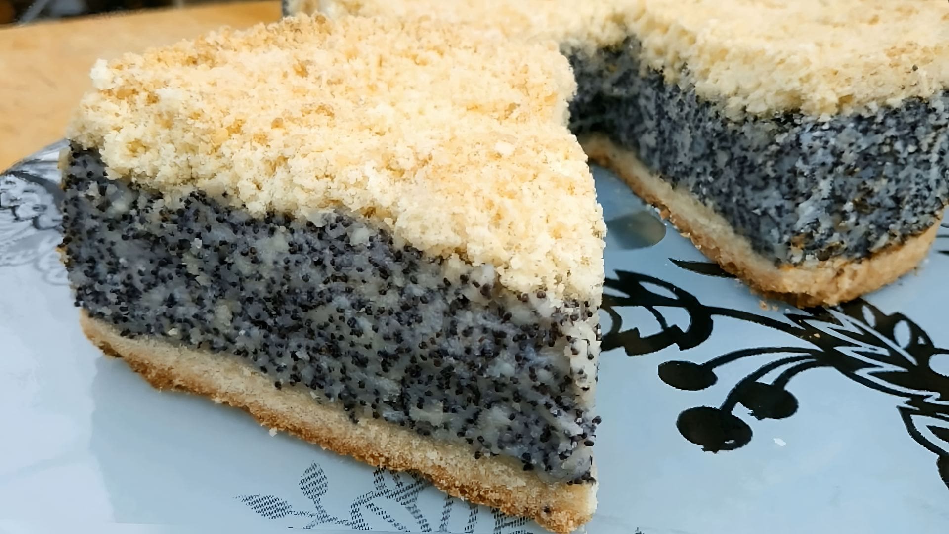 Немецкий маковый пирог. Творожно маковый торт. Немецкий маковый творожник. Чизкейк маковый творожник. Пирог маковник.