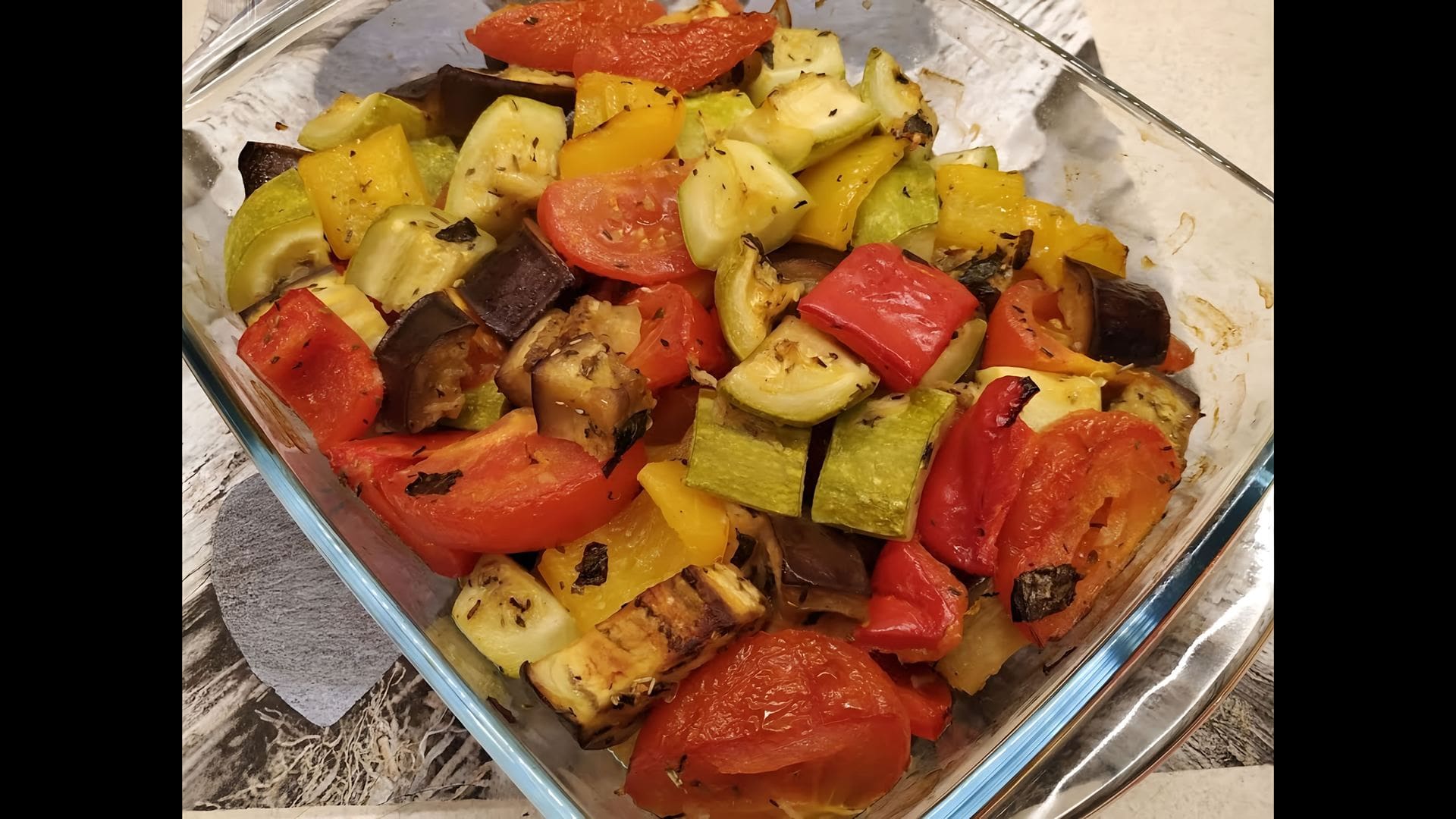 Запечь овощи в духовке видео. Печёные овощи в духовке. Печёные овощи в духовке. Запечь овощи в духовке видео. Овощи на противне.