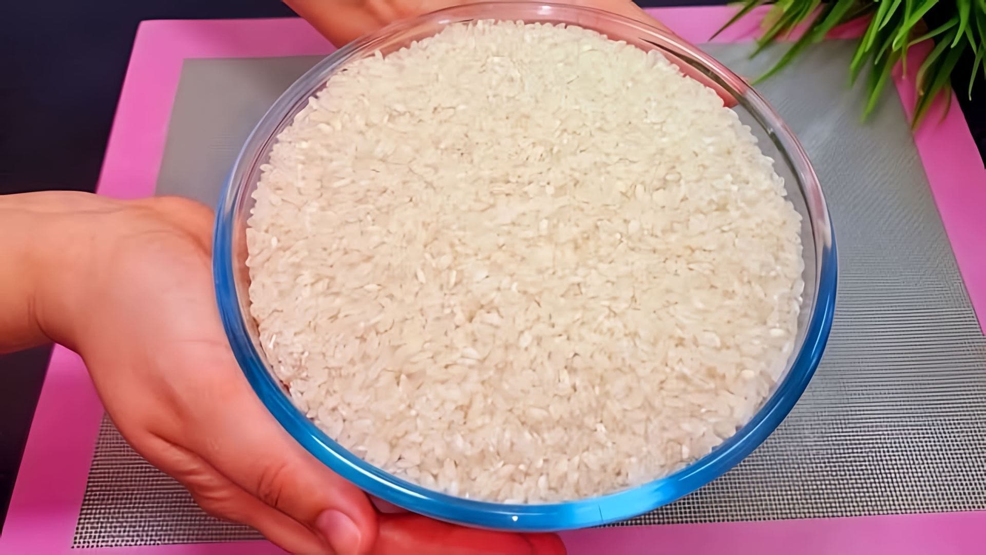 В этом видео демонстрируется рецепт приготовления дрожжевого рисового хлеба