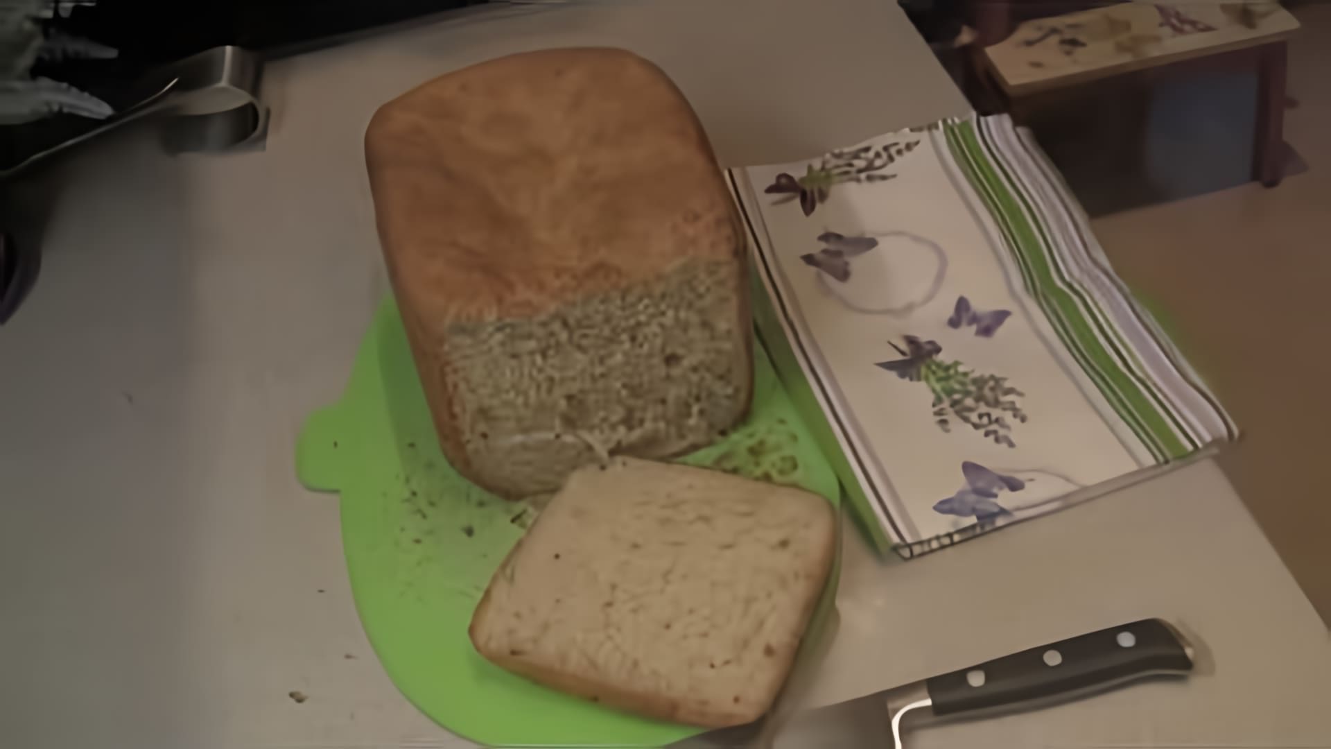 В этом видео Наталия готовит ржаной хлеб в хлебопечке Panasonic
