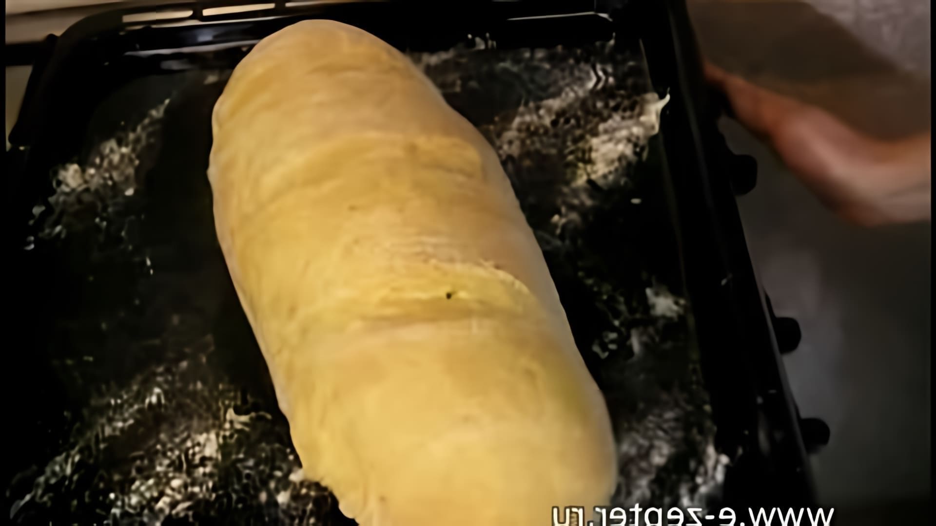 В этом видео показано, как приготовить домашний хлеб в духовке