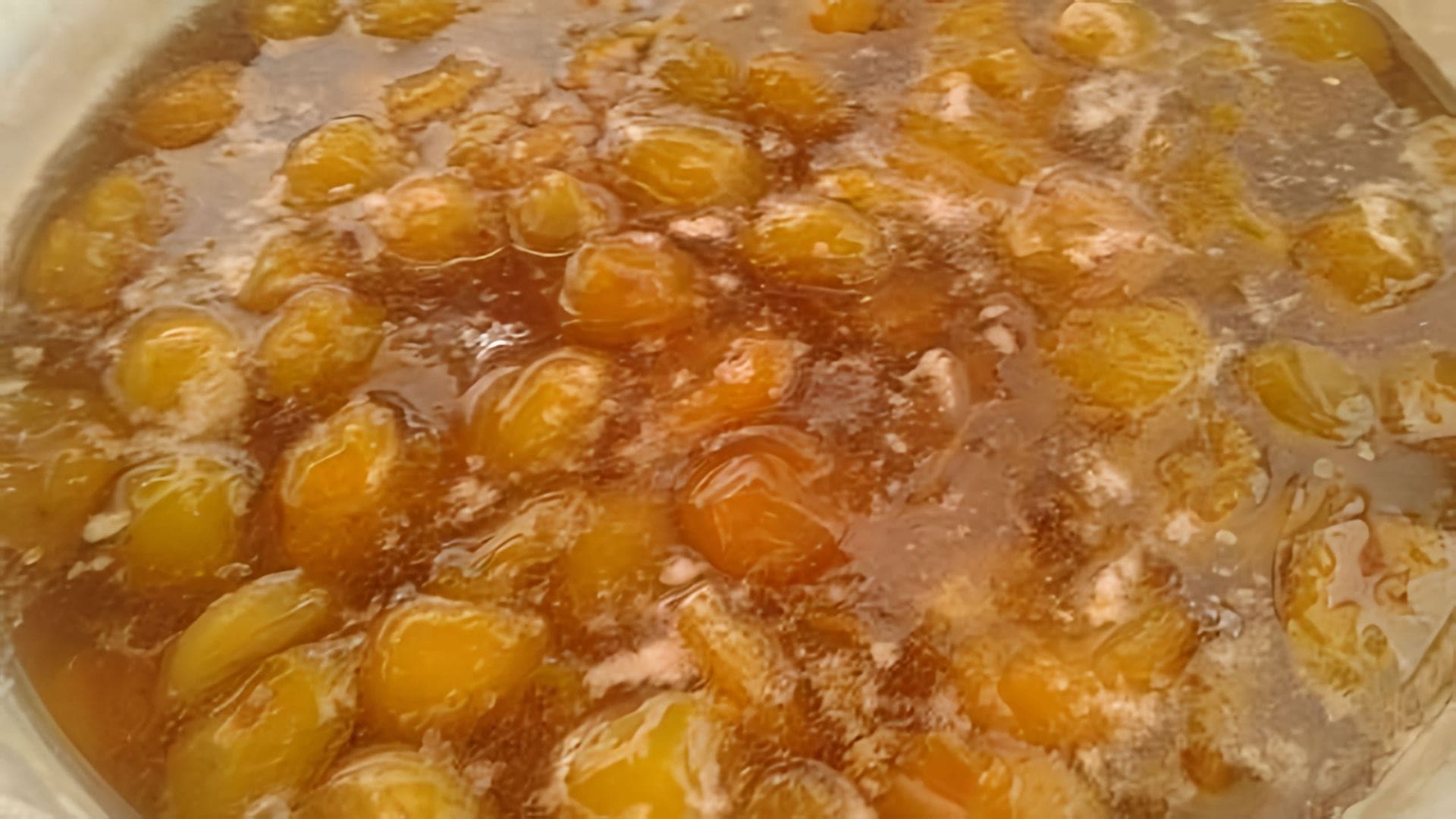 В этом видео-ролике будет показан простой и быстрый рецепт приготовления варенья из желтой сливы без косточек на зиму