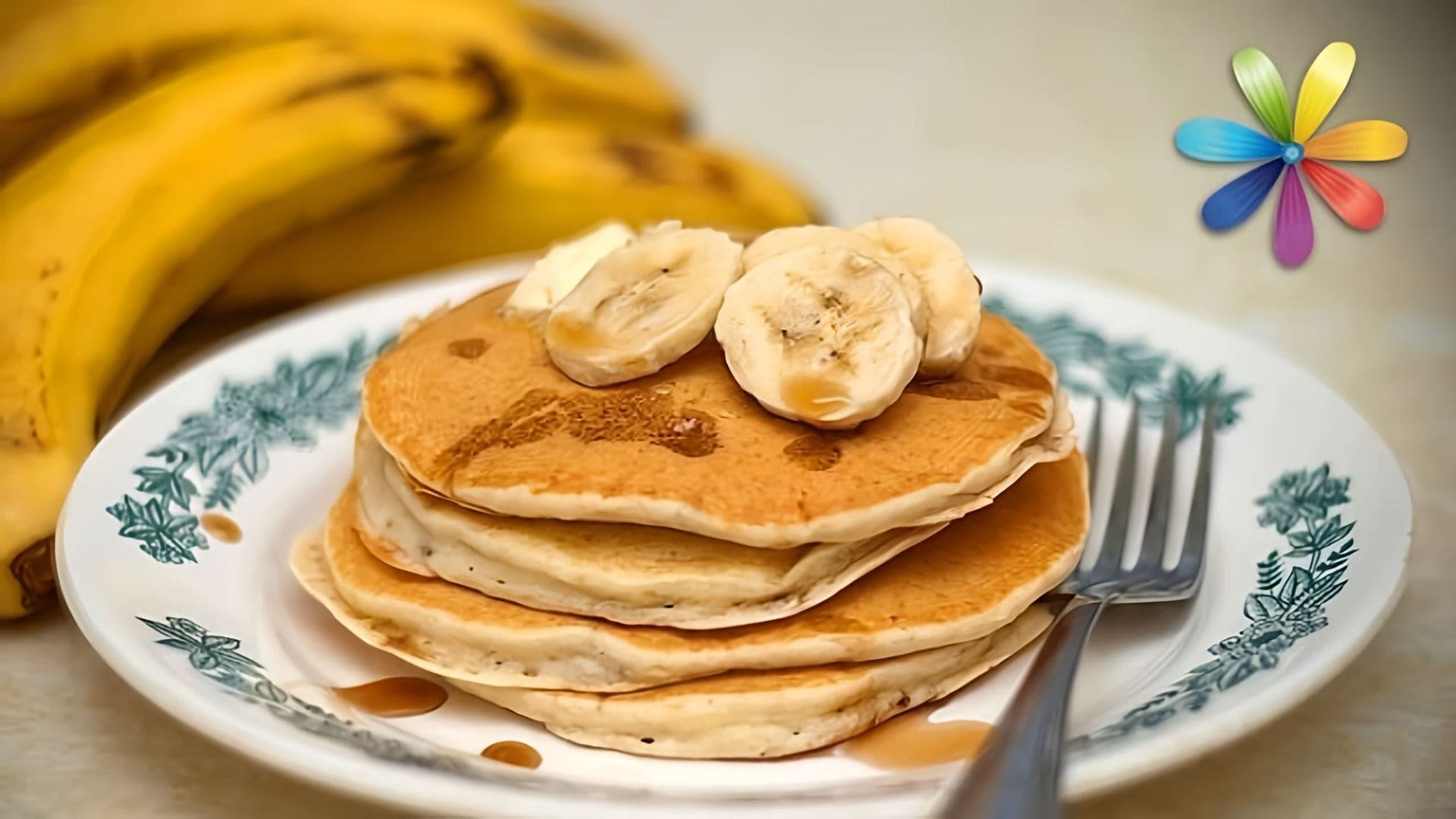В этом видео-ролике рассказывается о быстром и полезном завтраке - банановых блинах без муки и сахара