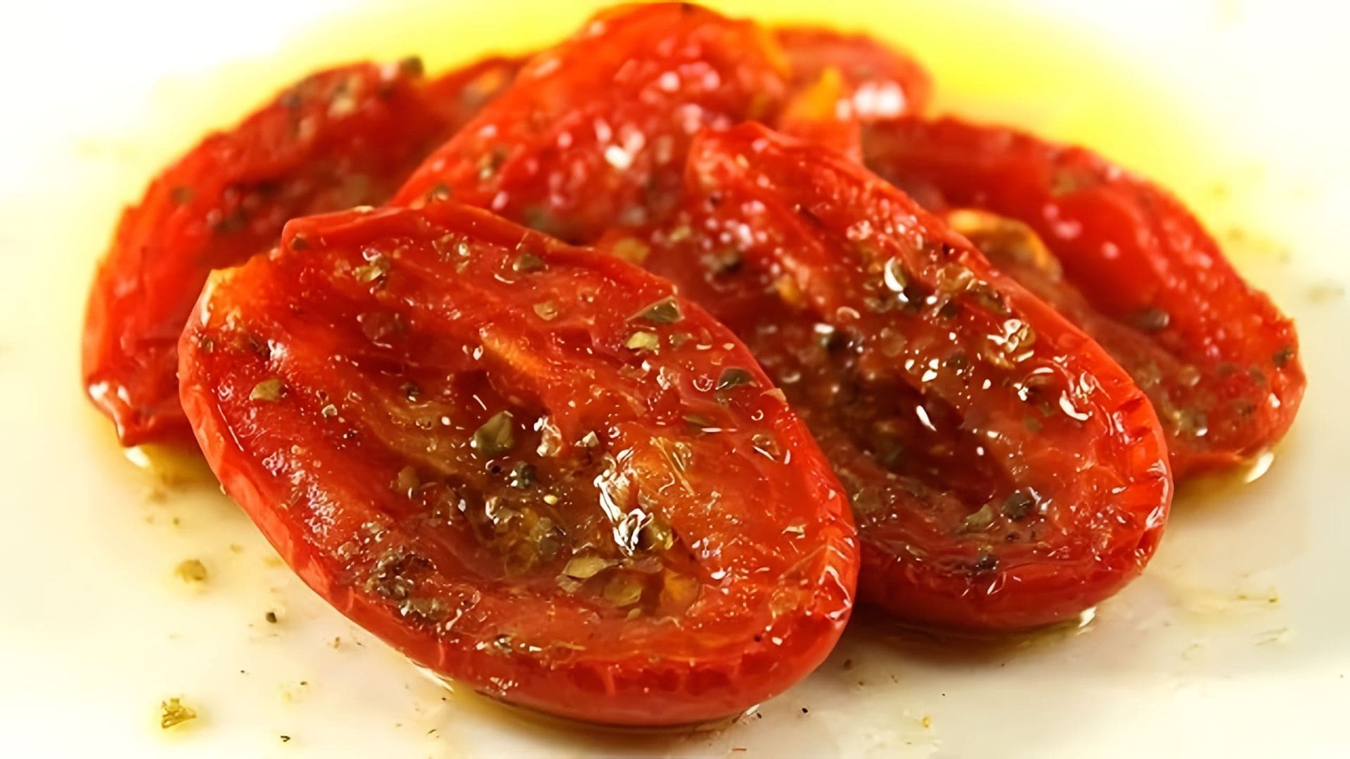 В этом видео-ролике будет показан быстрый и легкий метод приготовления вяленых помидоров, также известных как томаты конфи