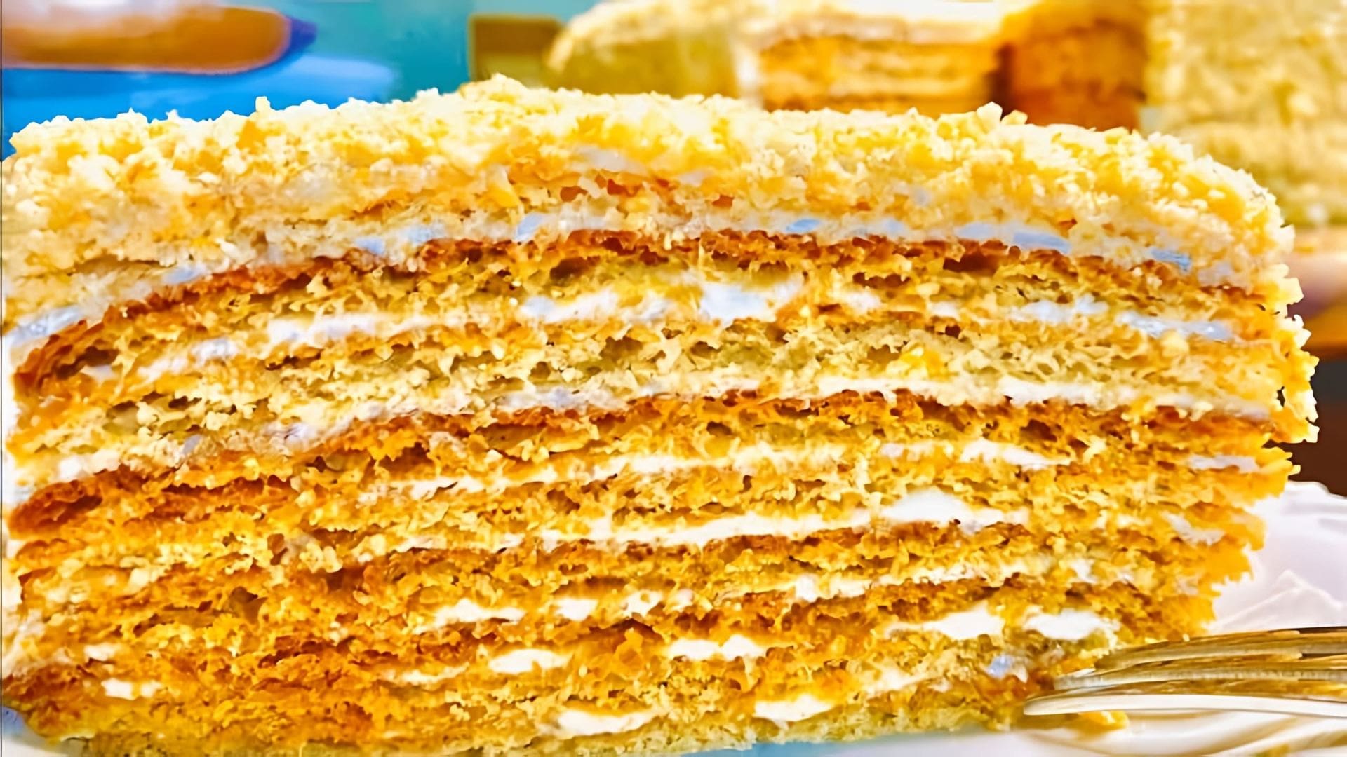 В этом видео-ролике вы увидите, как приготовить шикарный медовый торт, который тает во рту