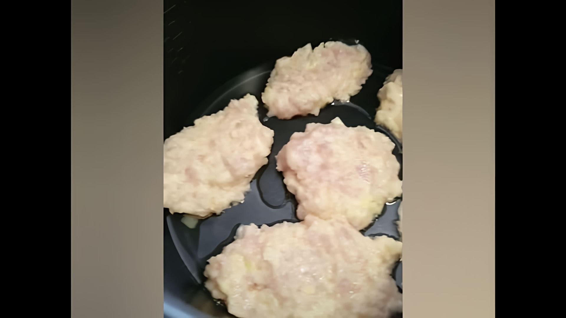 В этом видео-ролике вы увидите, как приготовить вкусные драники с куриным фаршем