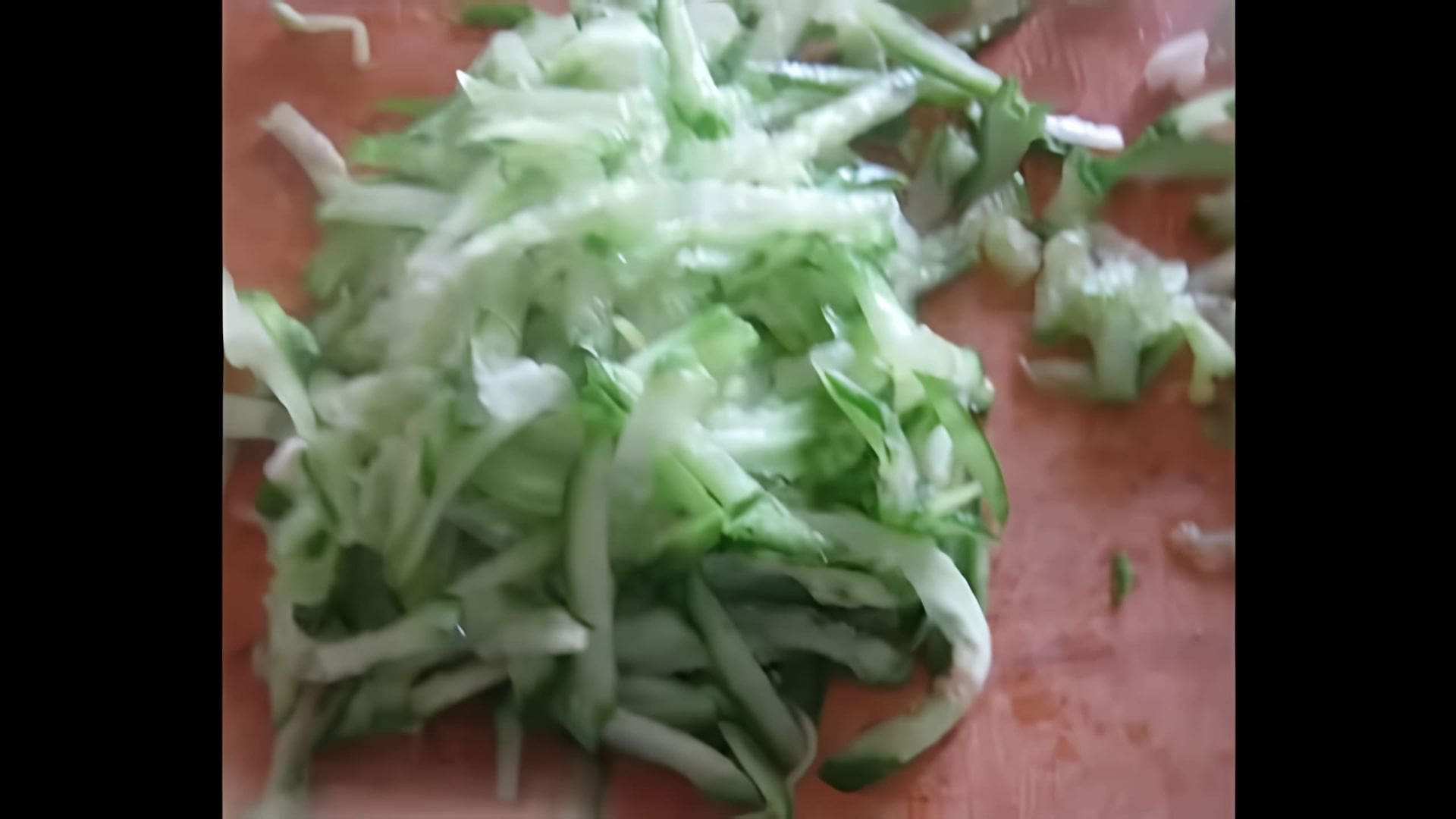 Видео: Слоеный салат с тунцом