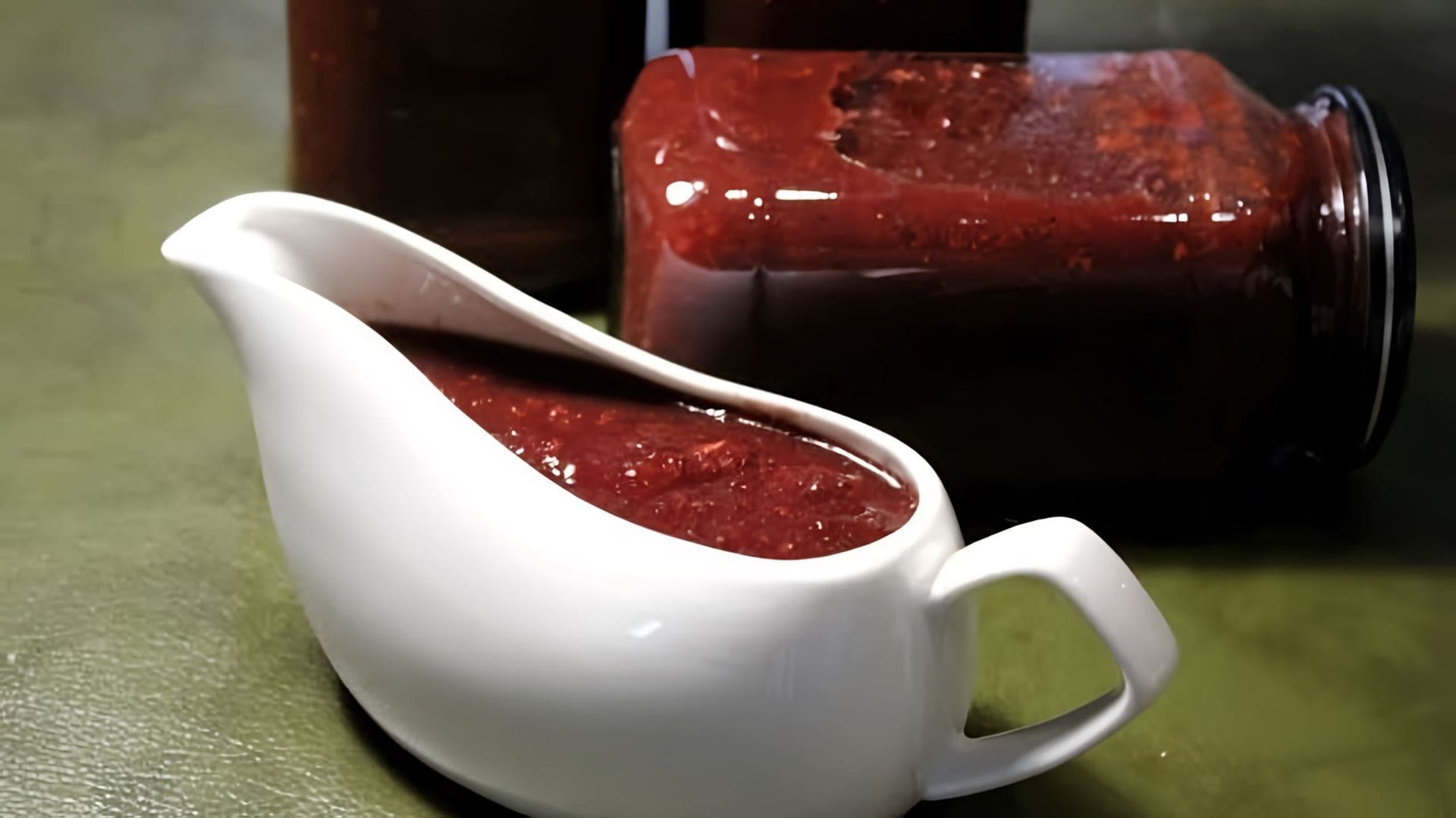 В этом видео-ролике будет показан рецепт приготовления соуса из слив на зиму