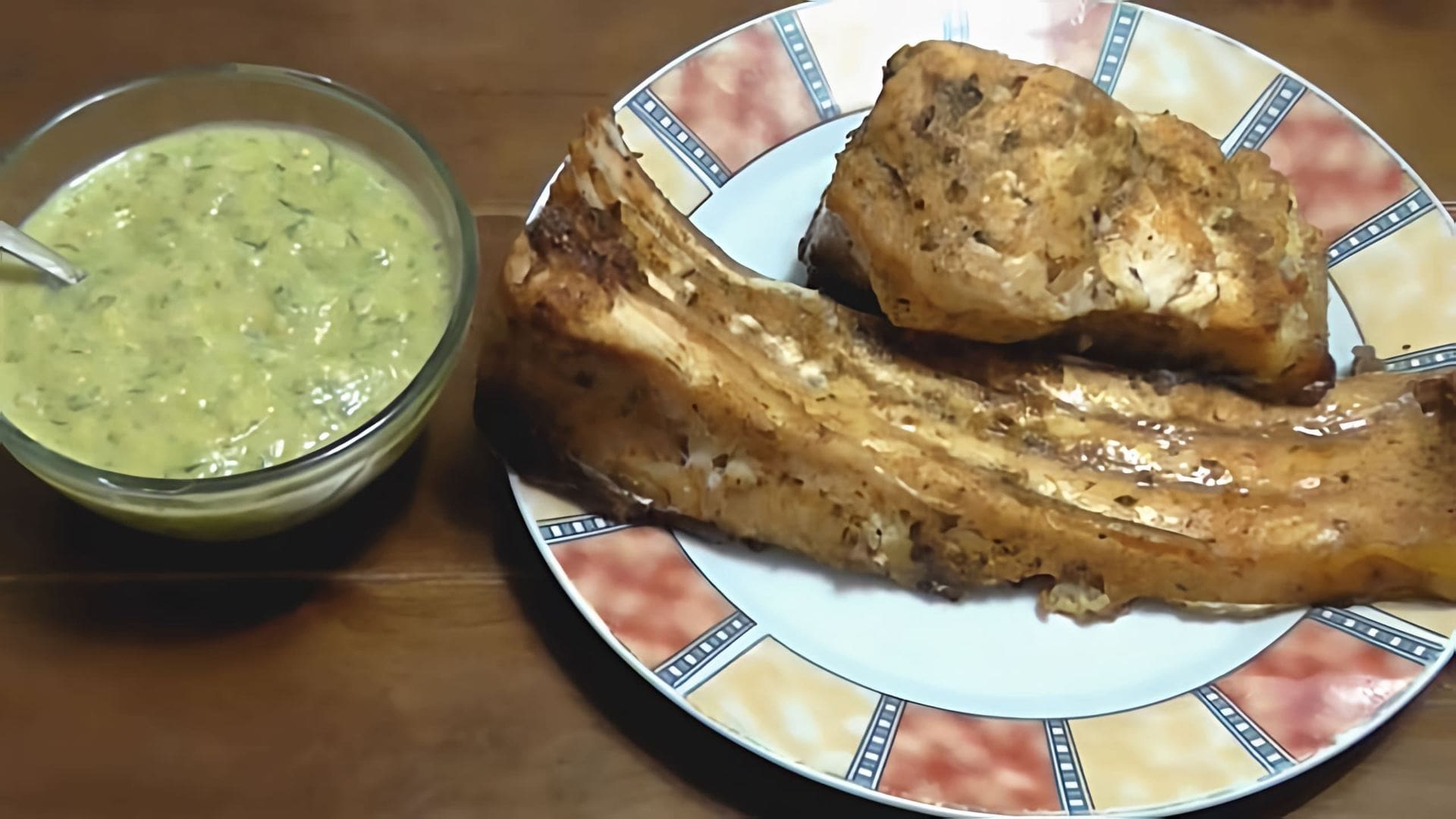 В этом видео-ролике вы увидите, как приготовить вкусную рыбу, запеченную в духовке