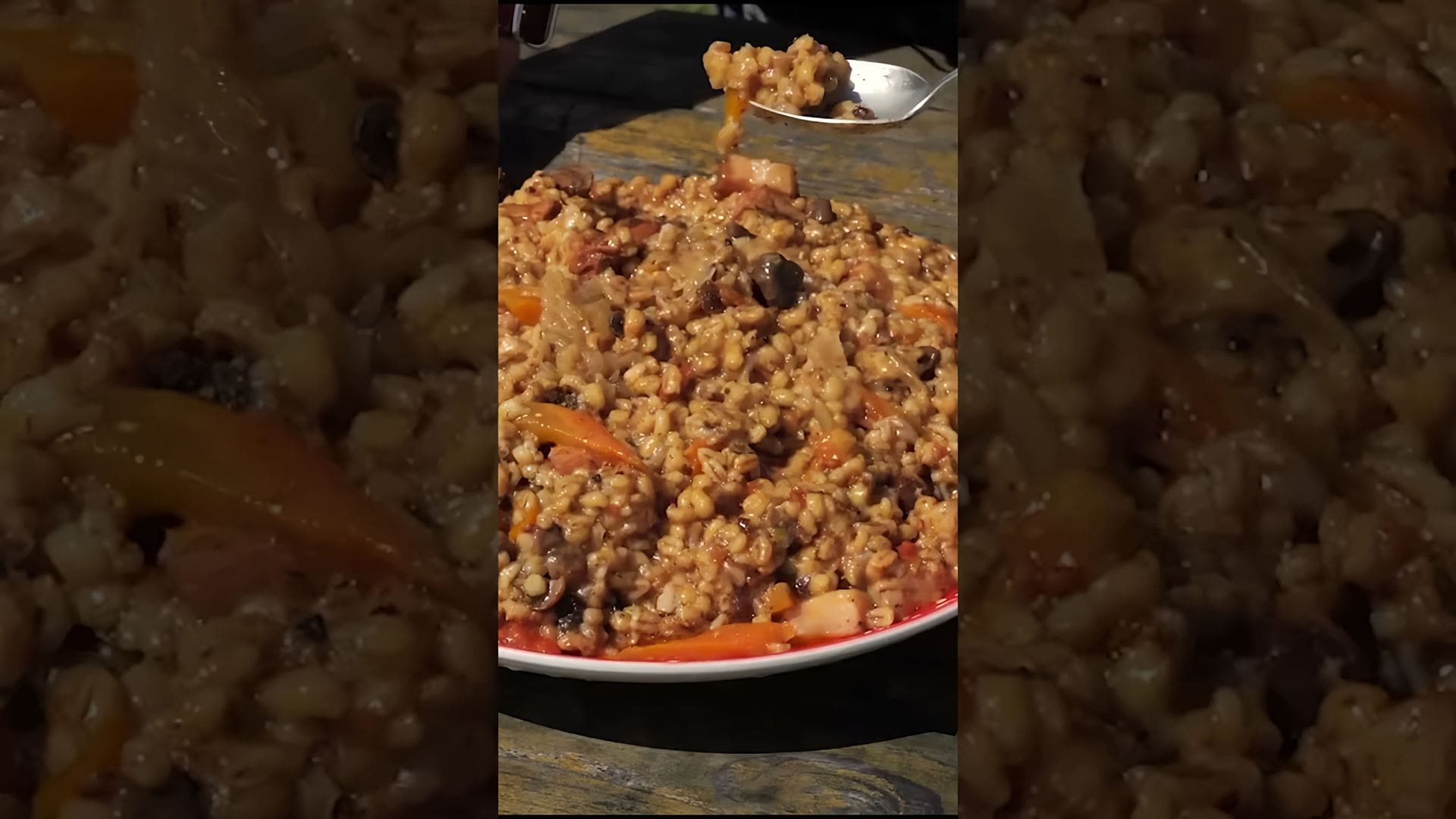 Перловка в афганском казане с мясом рецепт. Перловка в афганском казане с мясом рецепт. Говяжьи хвосты с перловкой в афганке. Плов из перловки с мясом в казане. Плов с тушенкой в казане.