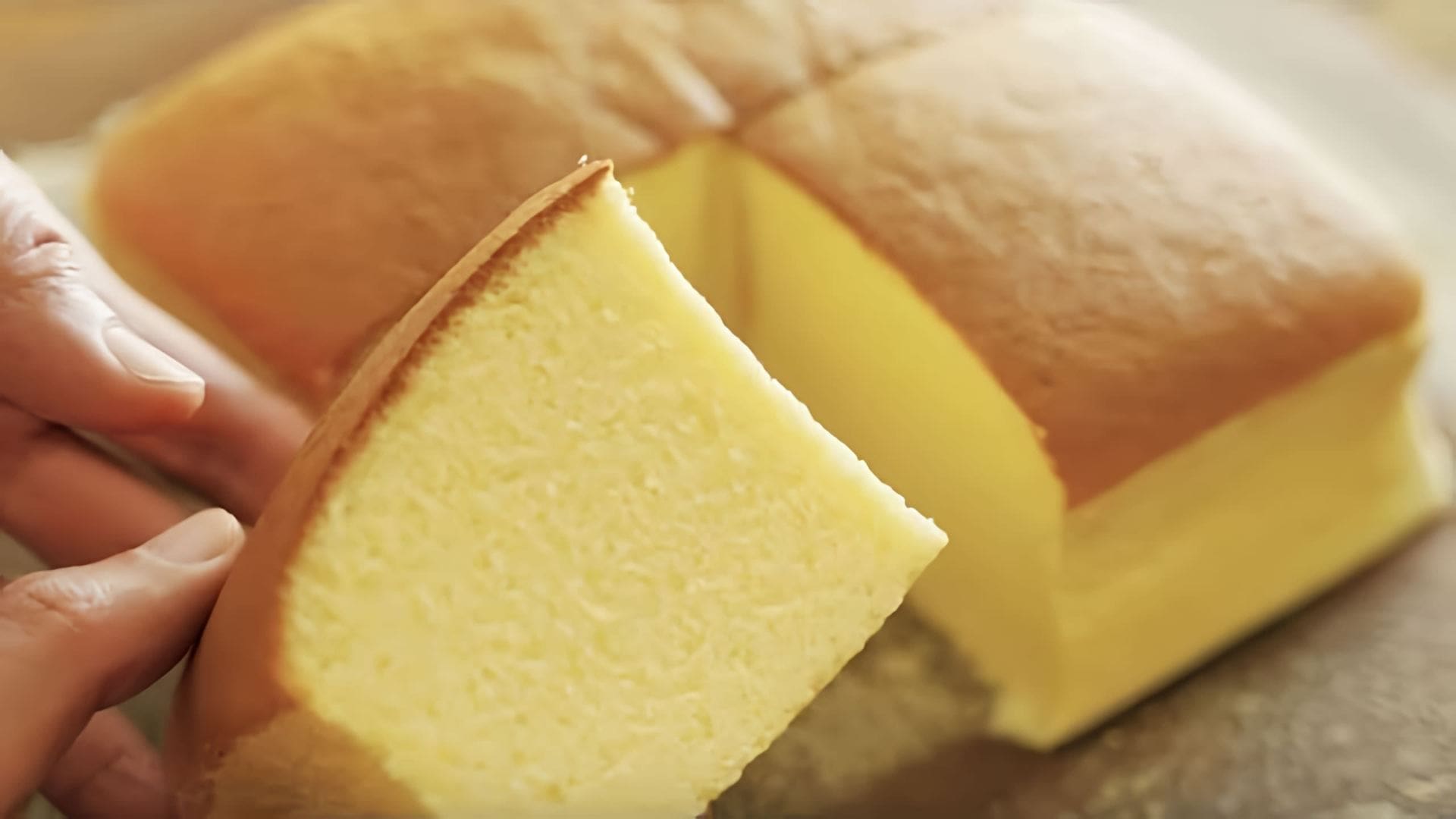 В этом видео демонстрируется рецепт приготовления тайванского торта Кастелла