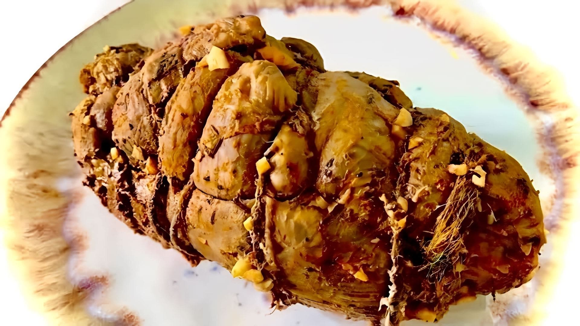 В данном видео демонстрируется рецепт приготовления буженины из бедра индейки в духовке