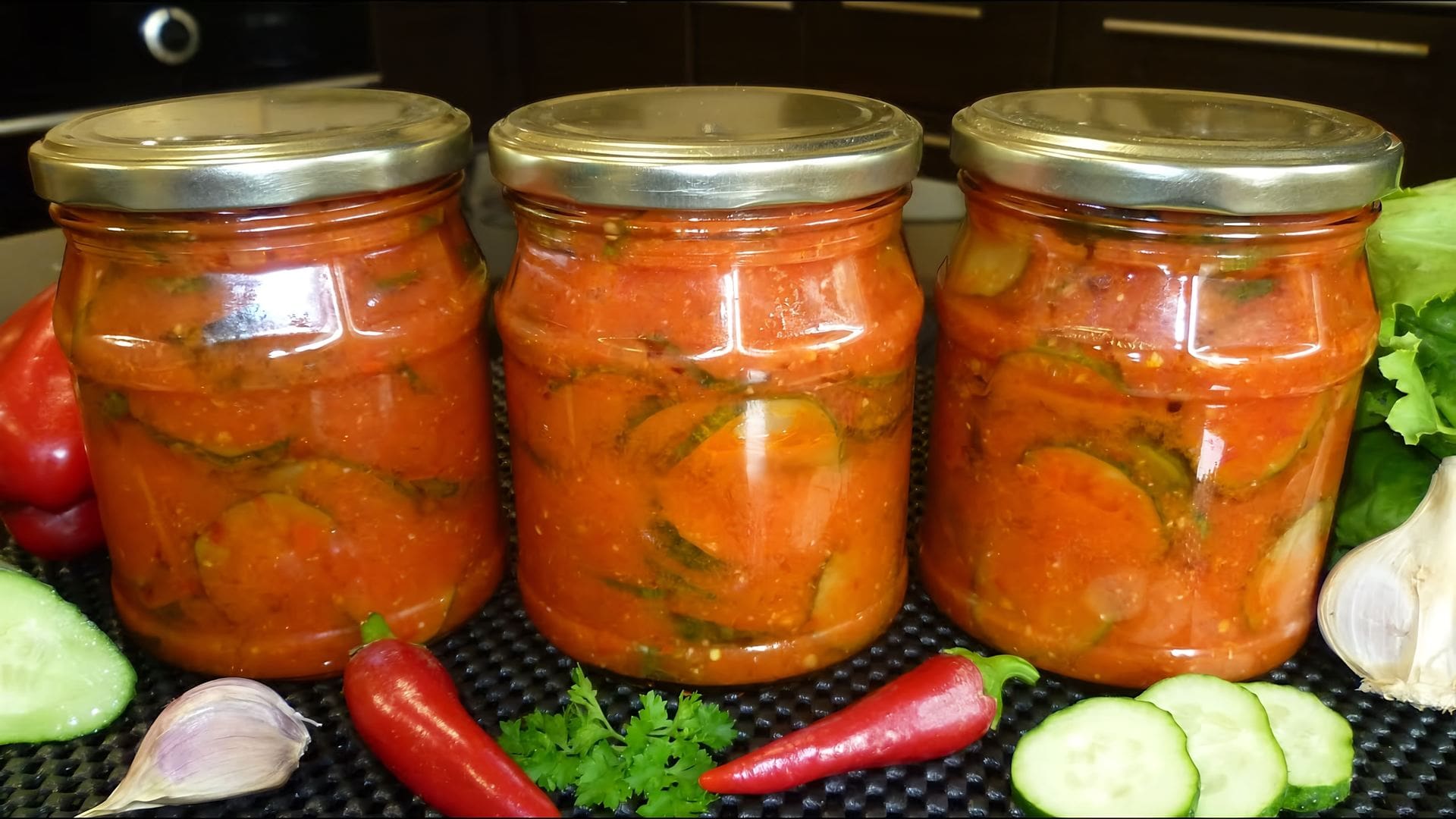 Огурцы в томатной заливке на зиму обалденный. Огурцы в краснодарском соусе. Огурцы в томатном краснодарском соусе. Огурцы в томатном краснодарском соусе. Огурцы в аджике на зиму.