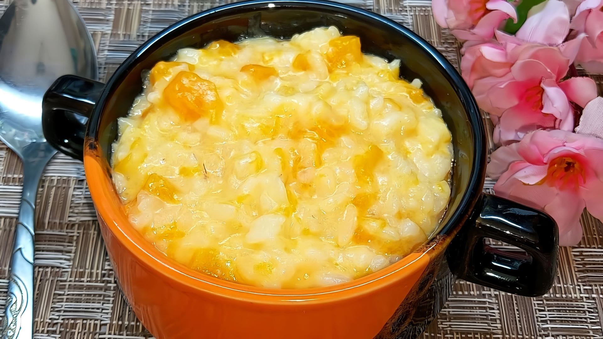 Как приготовить рис с тыквой на молоке. Как приготовить рис с тыквой на молоке. Молочная рисовая каша с тыквой. Молочная рисовая каша на молоке с тыквой. Молочная рисовая каша с тыквой.