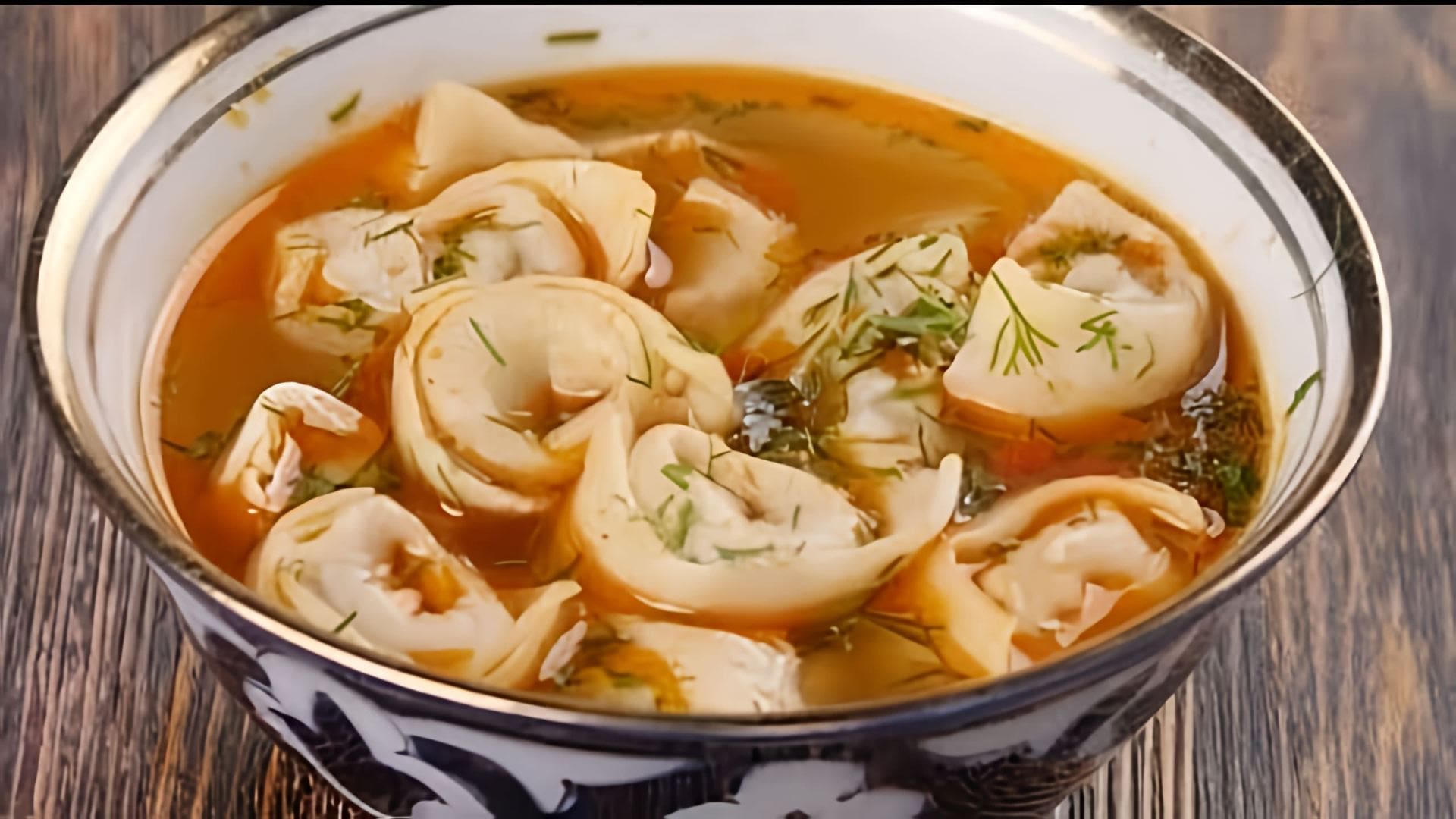 В этом видео-ролике вы увидите, как приготовить узбекский суп ЧУЧВАРА