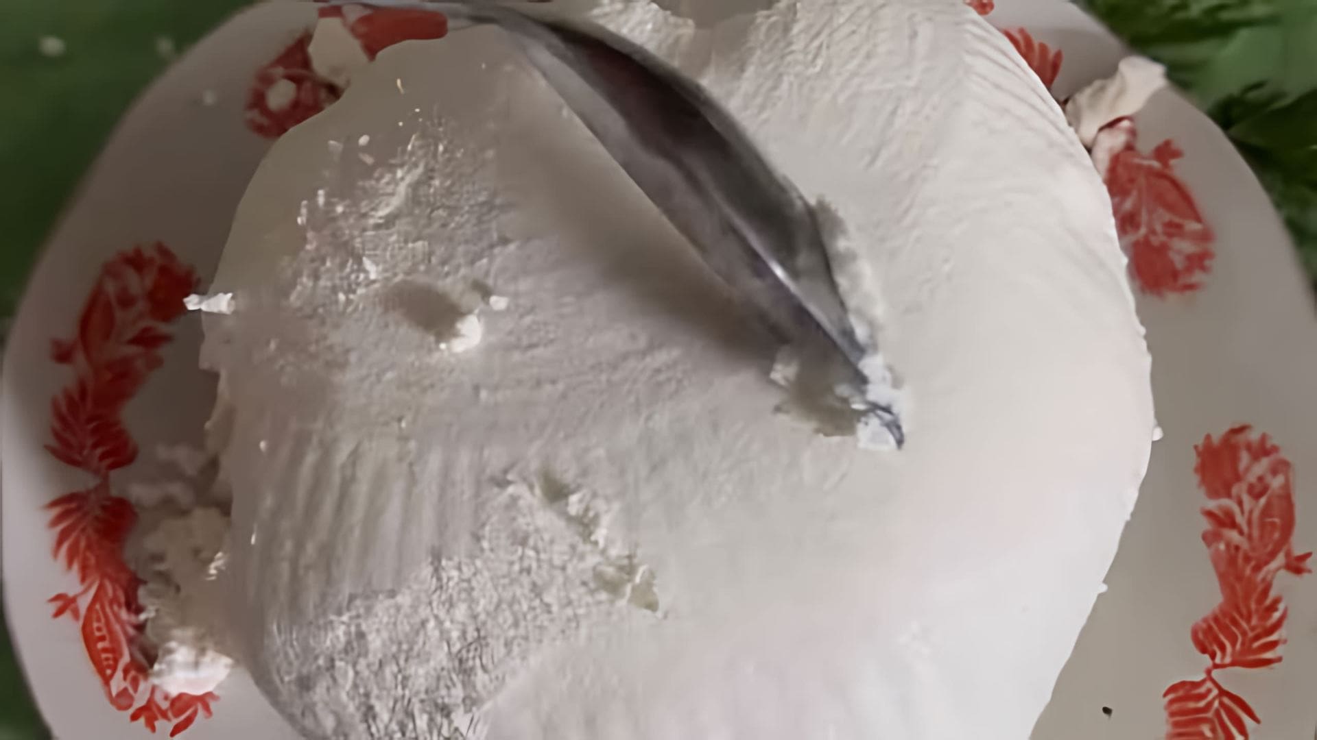 В этом видео Юля показывает простой и быстрый рецепт приготовления творога из козьего молока