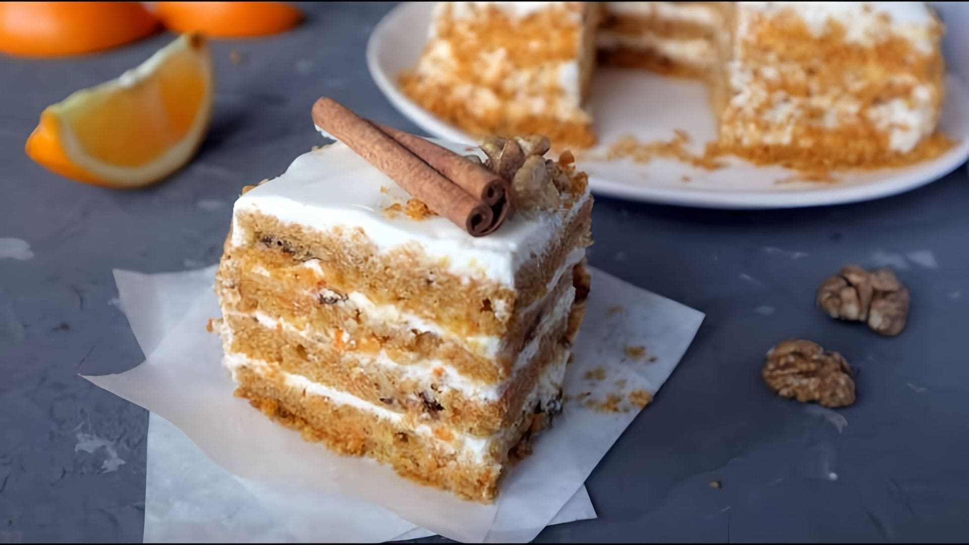 В этом видео Настя готовит морковный торт со сметанным кремом