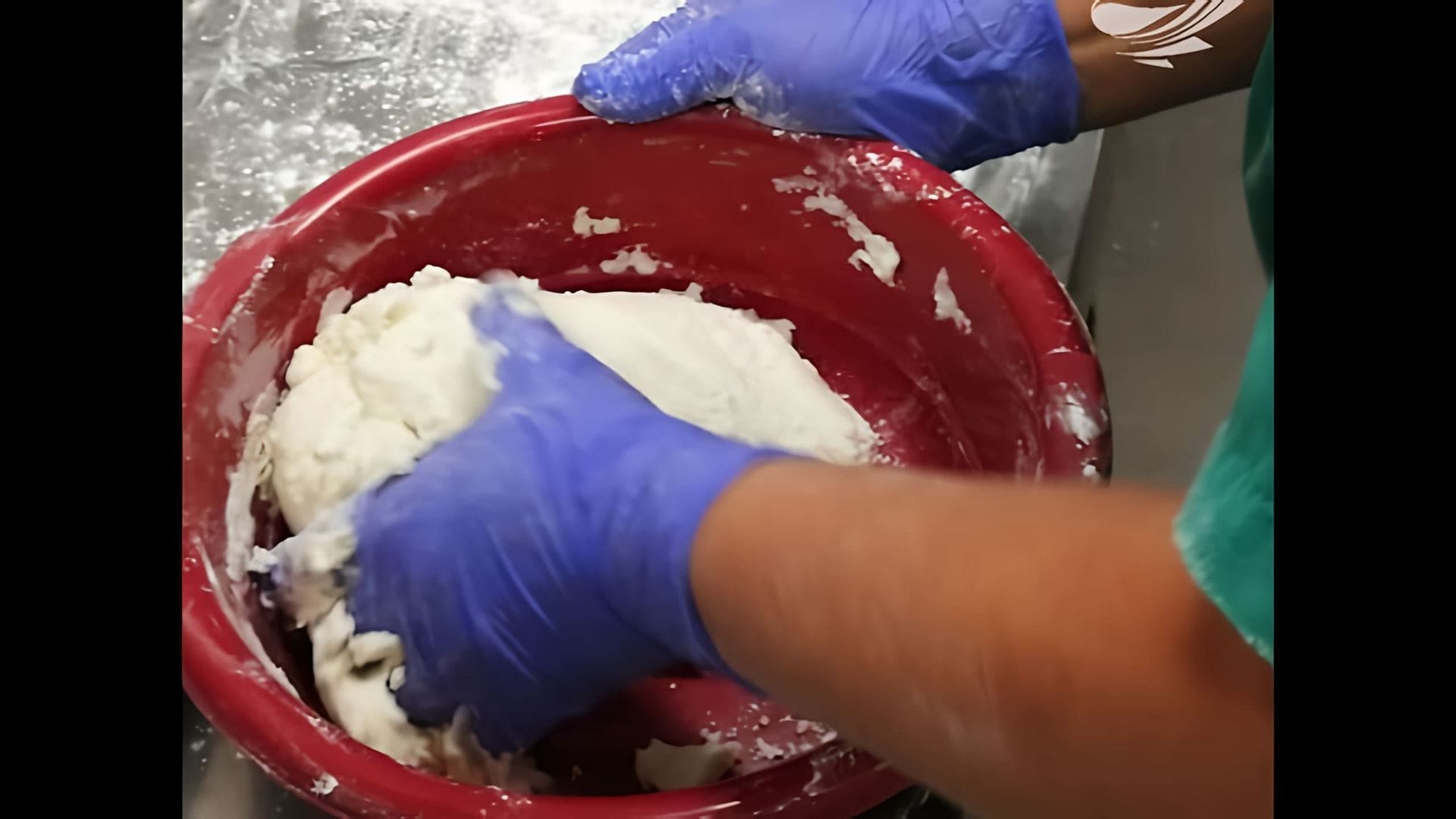 В этом видео-ролике рассказывается о том, как приготовить пельмени без глютена