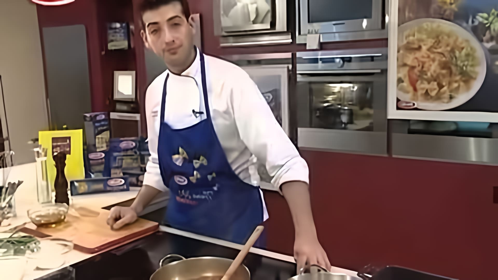 В этом видео демонстрируется процесс приготовления лазаньи алла болоньезе с использованием продуктов Barilla