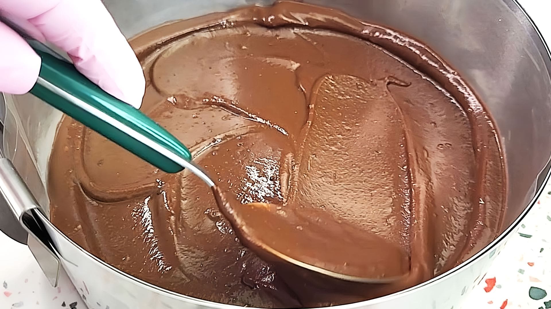 Крем из шоколада для торта рецепт. Шоколадный торт с заварным кремом. Шоколадно пломбирный крем. Крем из шоколада для торта рецепт. Кофейный крем чиз.