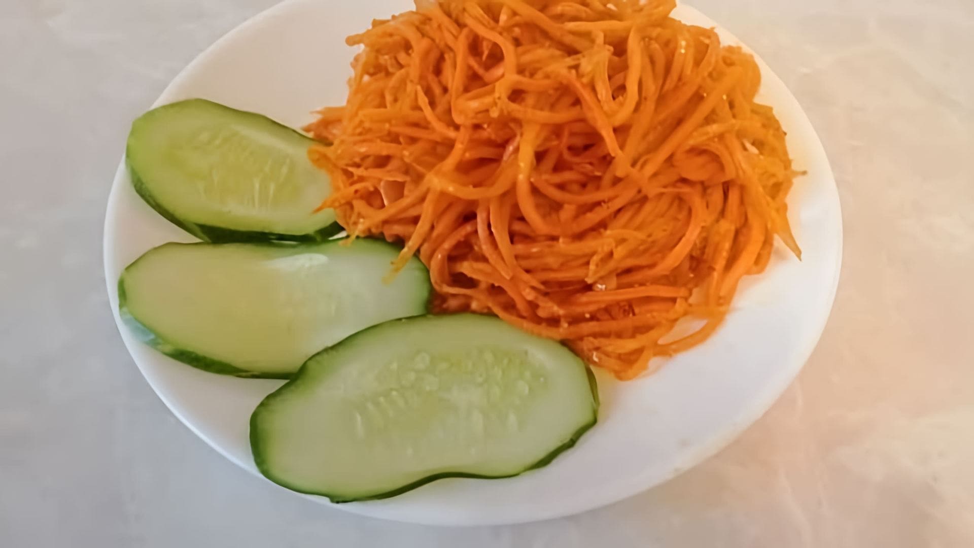 В этом видео-ролике будет представлен оригинальный рецепт приготовления моркови по-корейски с использованием соевого соуса