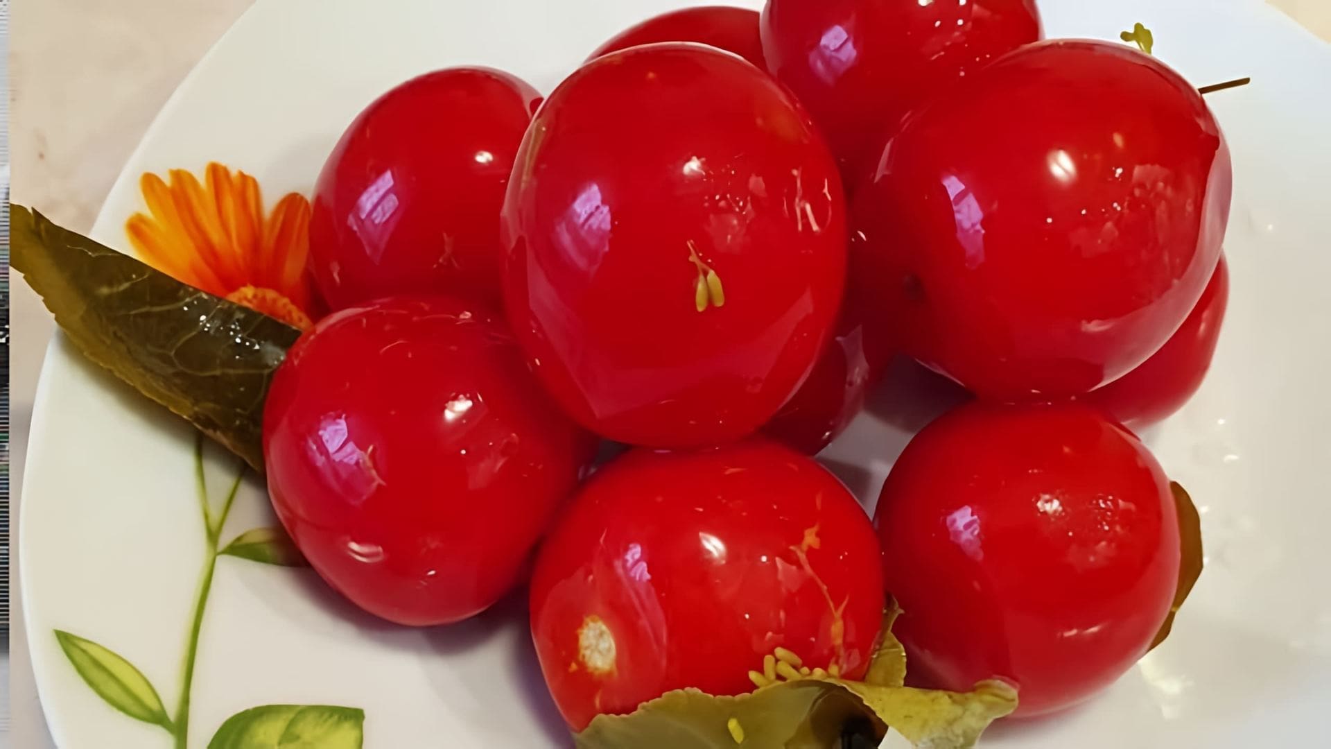 Очень Вкусные Квашеные помидоры - это видео-ролик, который показывает процесс приготовления вкусных и полезных квашеных помидоров