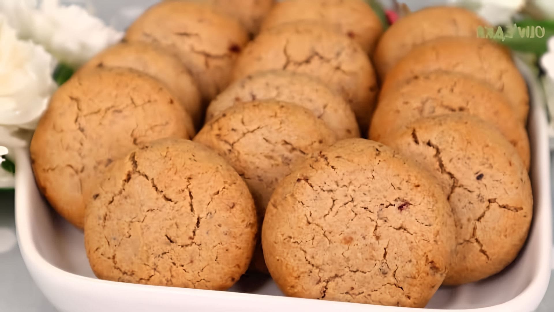 В этом видео представлен рецепт овсяного печенья без яиц и молочных продуктов