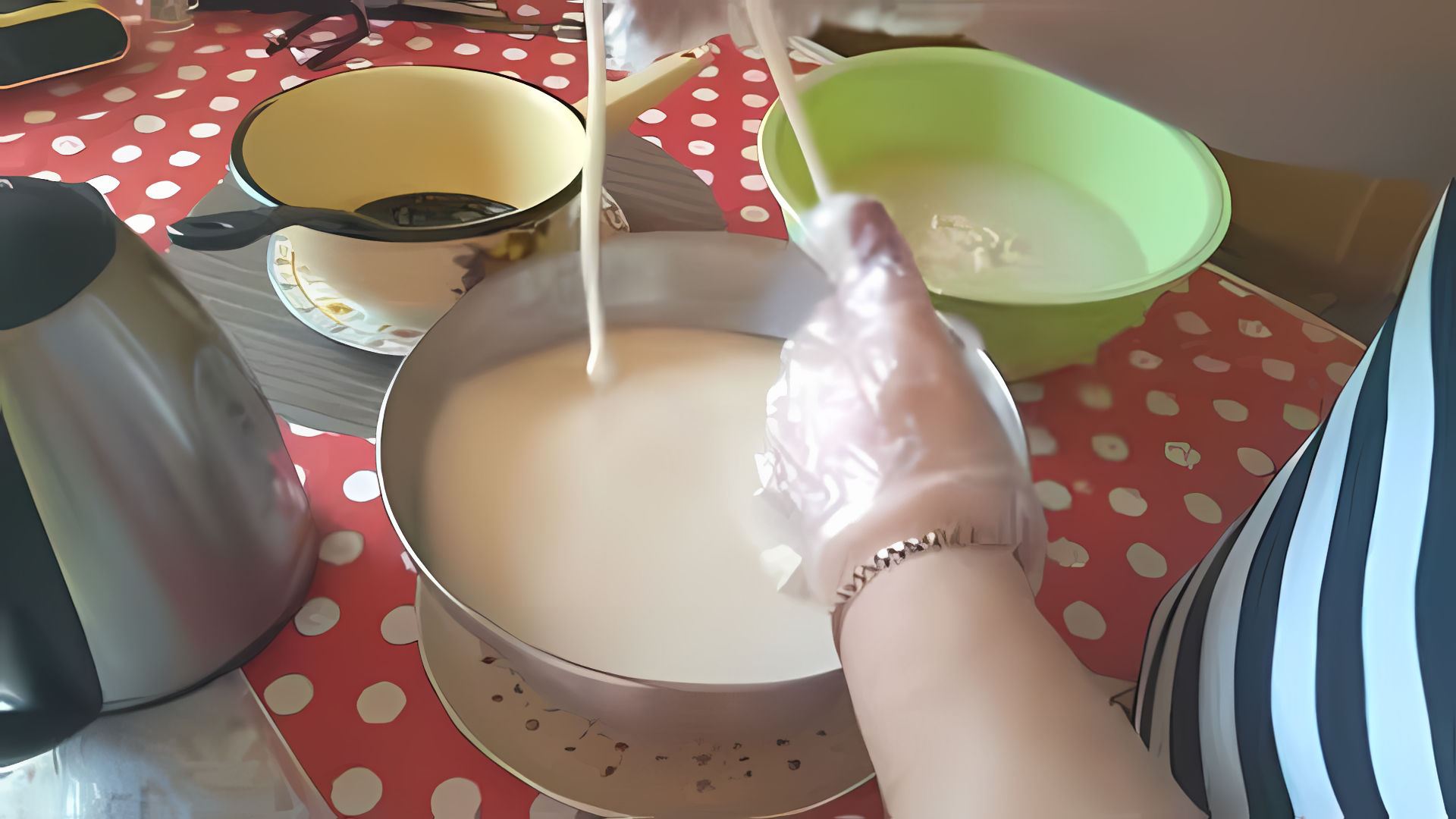 В этом видео-ролике рассказывается о том, как правильно и эффективно тянуть сыр "Чечил"
