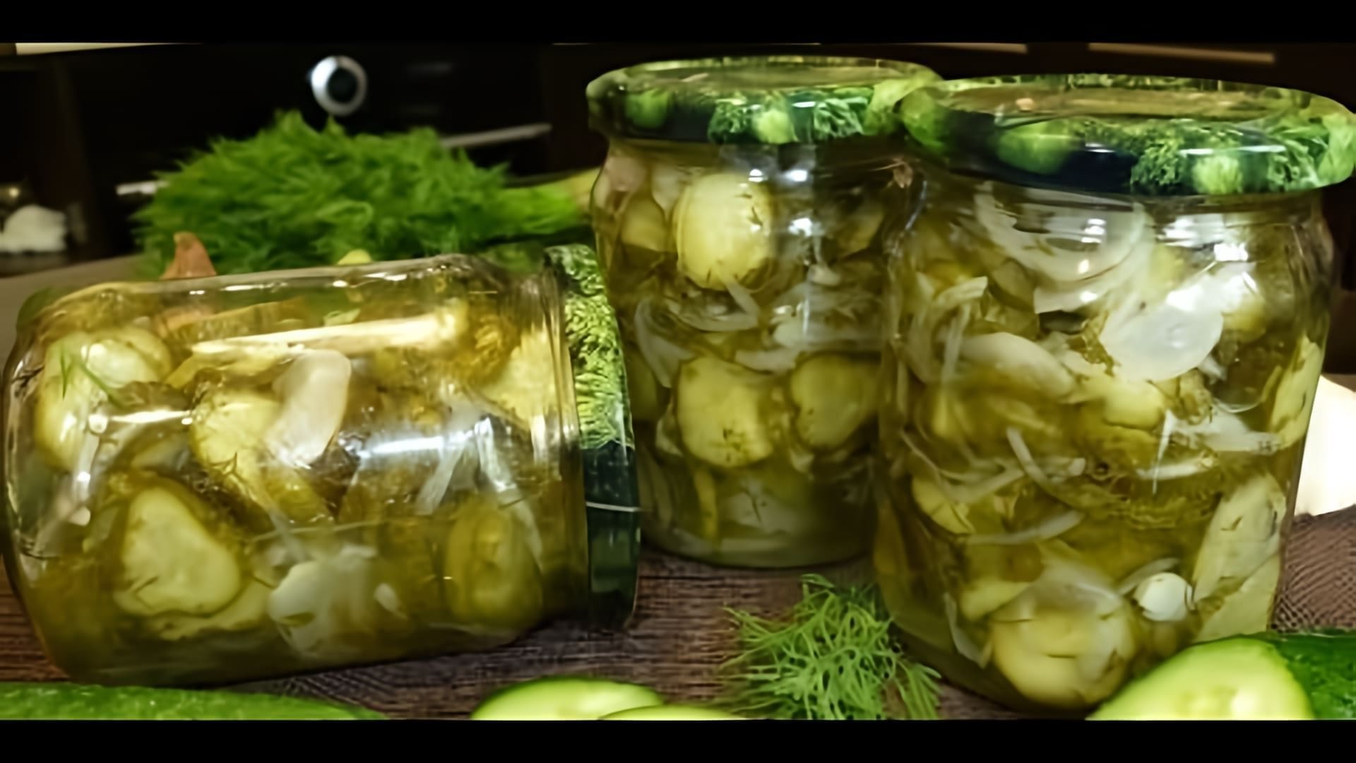 В этом видео-ролике будет показан рецепт приготовления салата из огурцов на зиму под названием "нежинский"