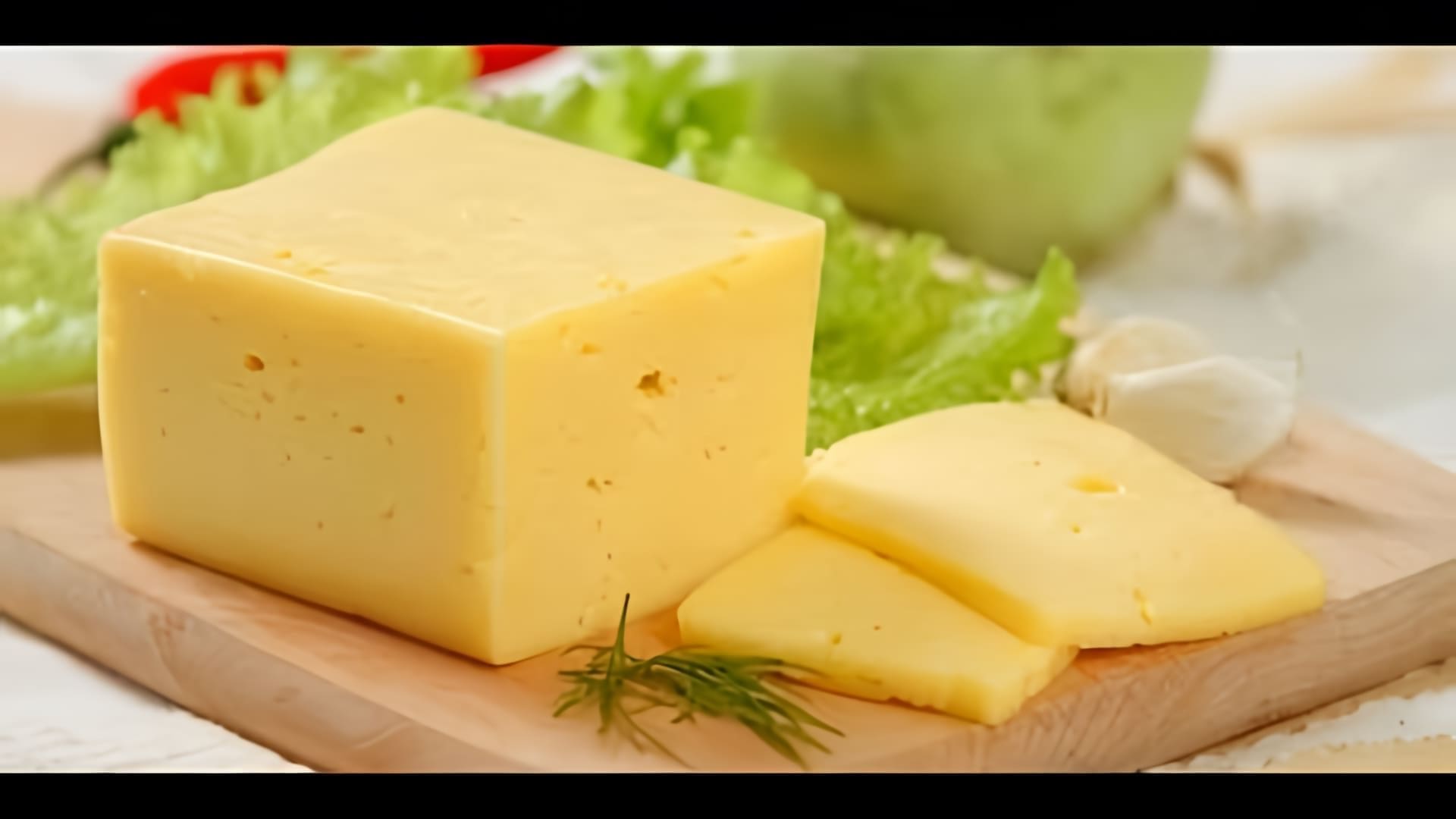 В этом видео показано, как приготовить домашний твердый сыр