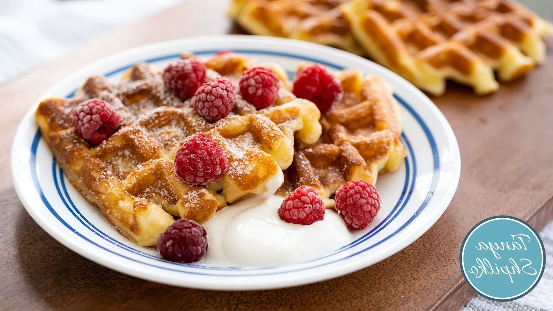 Сырники в вафельнице фото. Венские яблочные вафли. Сырники в вафельнице для венских. Венские вафли с творогом в электровафельнице. Сырники и вафли.