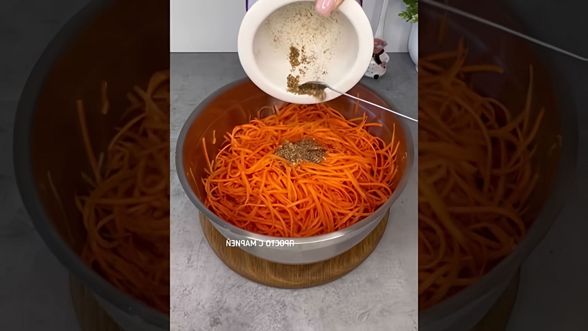 Видео рецепт приготовления морковного кимчи - корейского маринованного блюда из моркови
